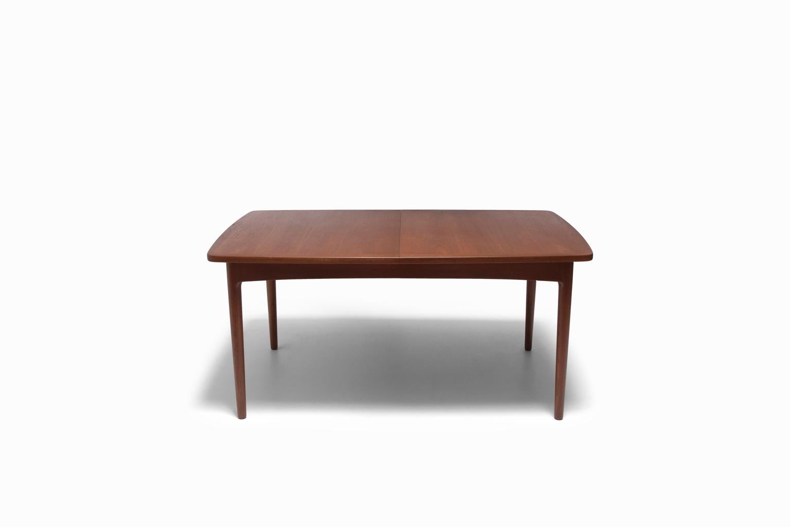 Henrik Worts Erik Worts Danish Mid-Century Modern Mahogany Table & Chairs In Excellent Condition For Sale In Bloomfield Hills, MI
