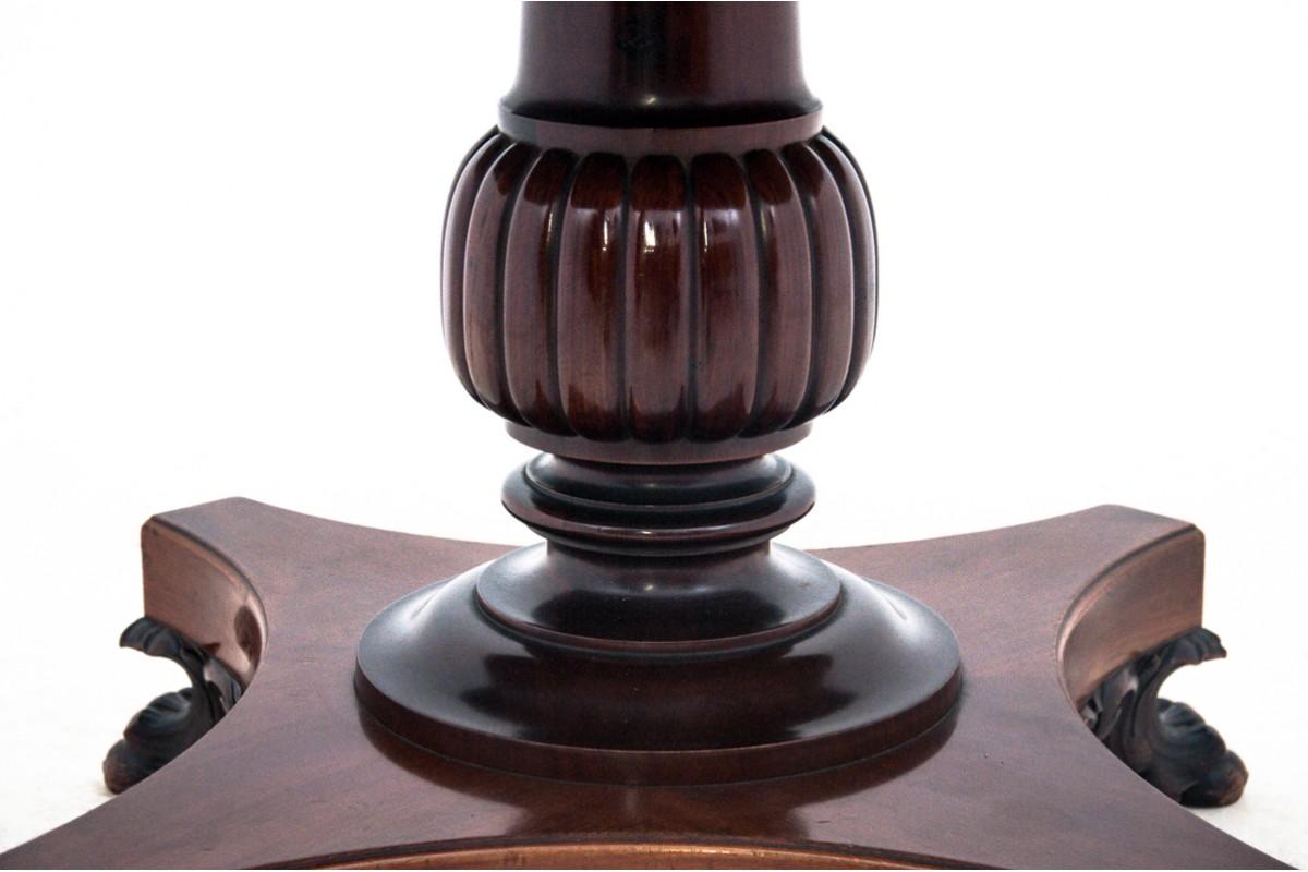 Walnut Mahogany table from around 1860, Northern Europe. For Sale