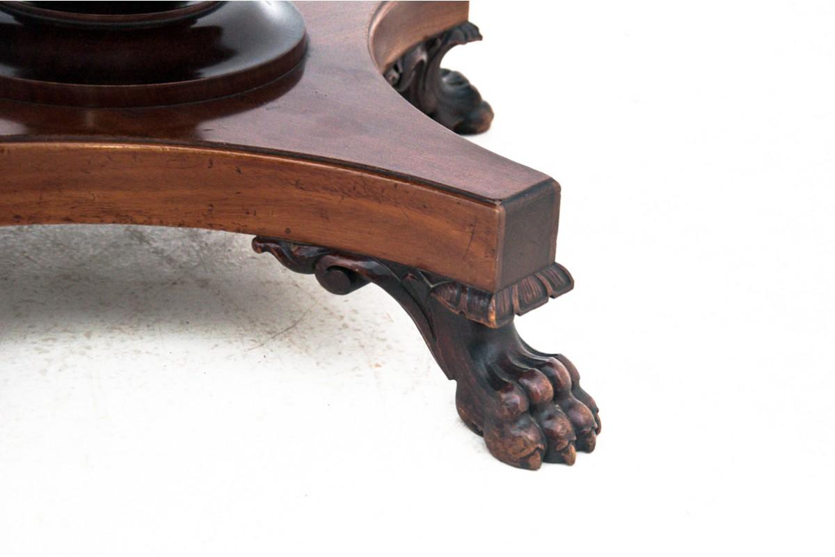 Mahogany table from around 1860, Northern Europe. For Sale 1