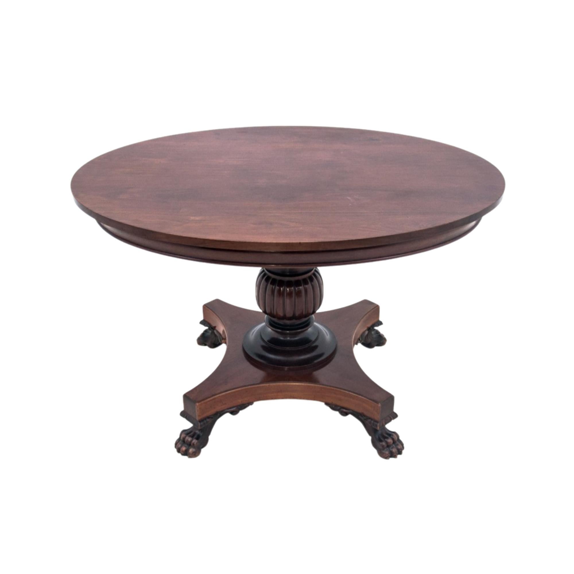 Mahogany table from around 1860, Northern Europe.