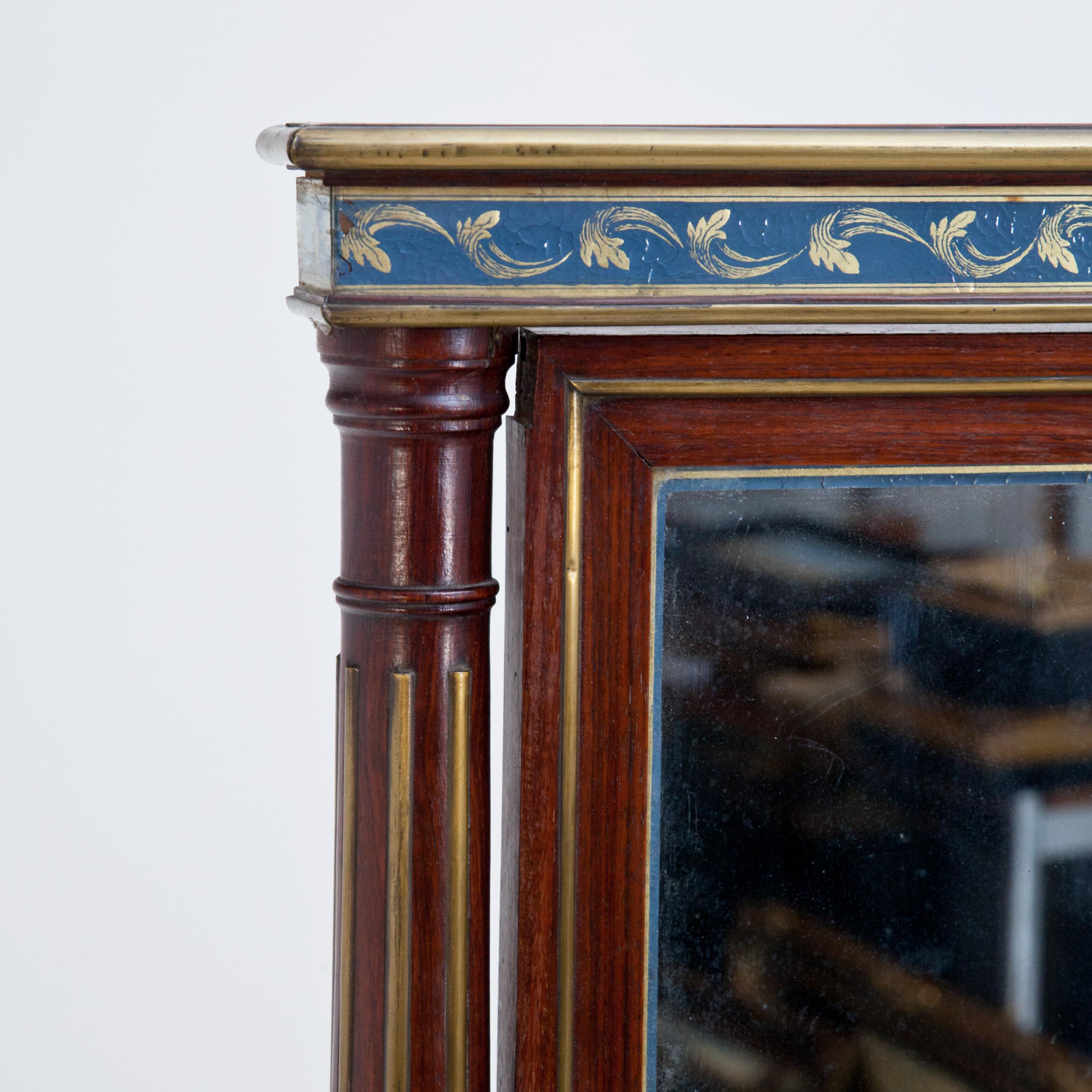 Mahagoni-Tischspiegel mit Verre Églomisé-Intarsien:: St. Petersburg:: um 1800 (Frühes 19. Jahrhundert) im Angebot