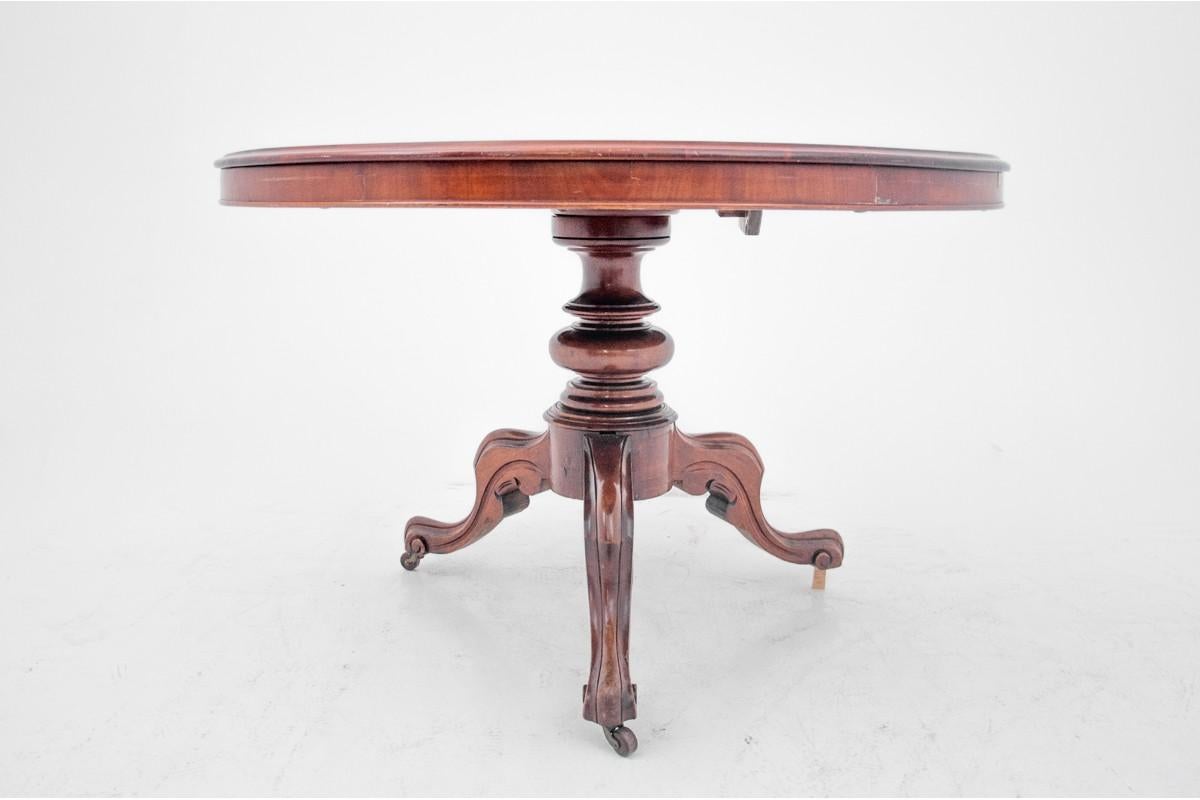 Mahogany table, Western Europe, circa 1880. Based on a three-legged base with brass rollers.

Currently under renovation.

dimensions height 77 cm diameter 119 cm