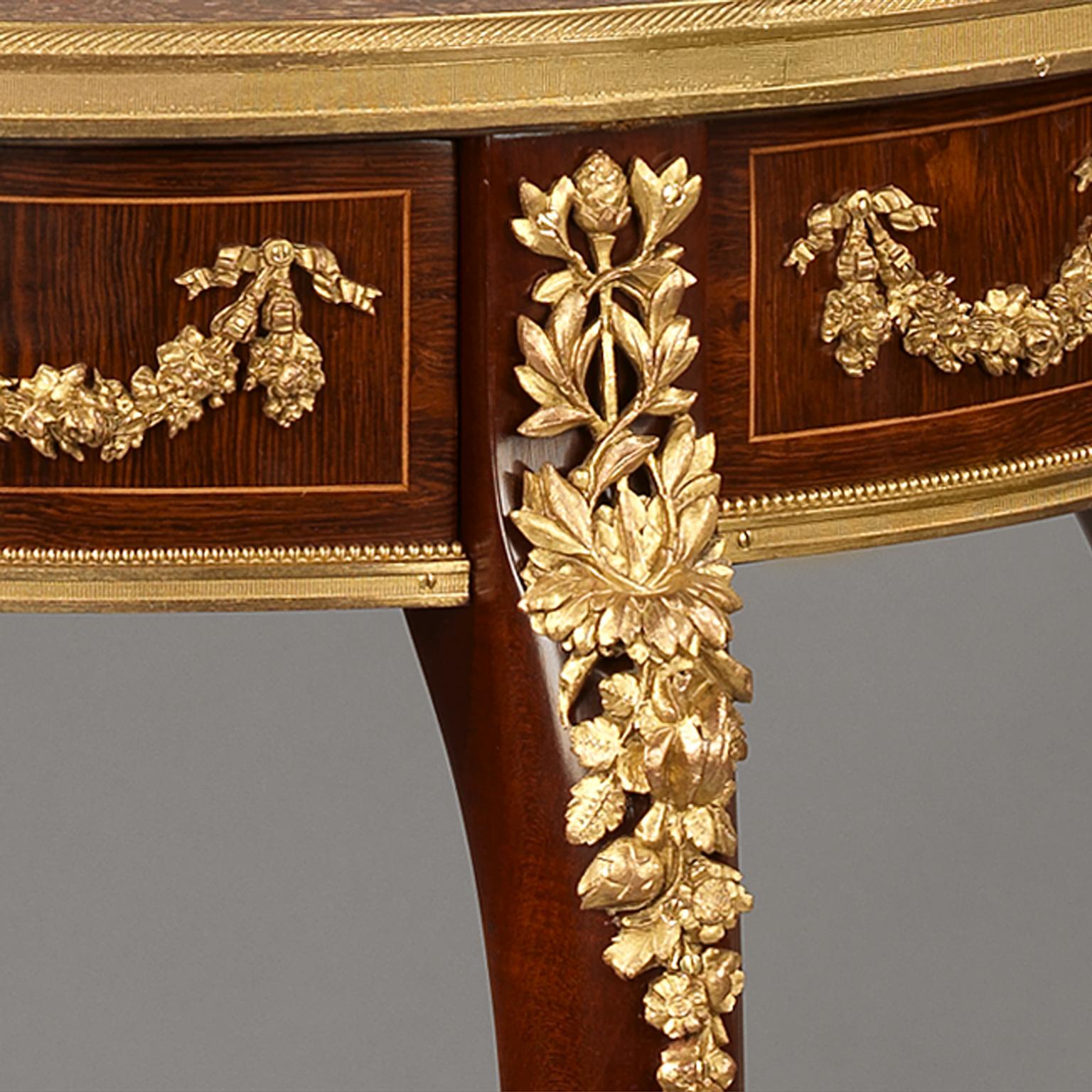 A gilt-bronze mounted mahogany table Ambulante with a marble top attributed to François Linke. 

The table has a circular inset top above a band frieze with applied mounts. It is raised on four cabriole legs terminating in sabots and tied by an