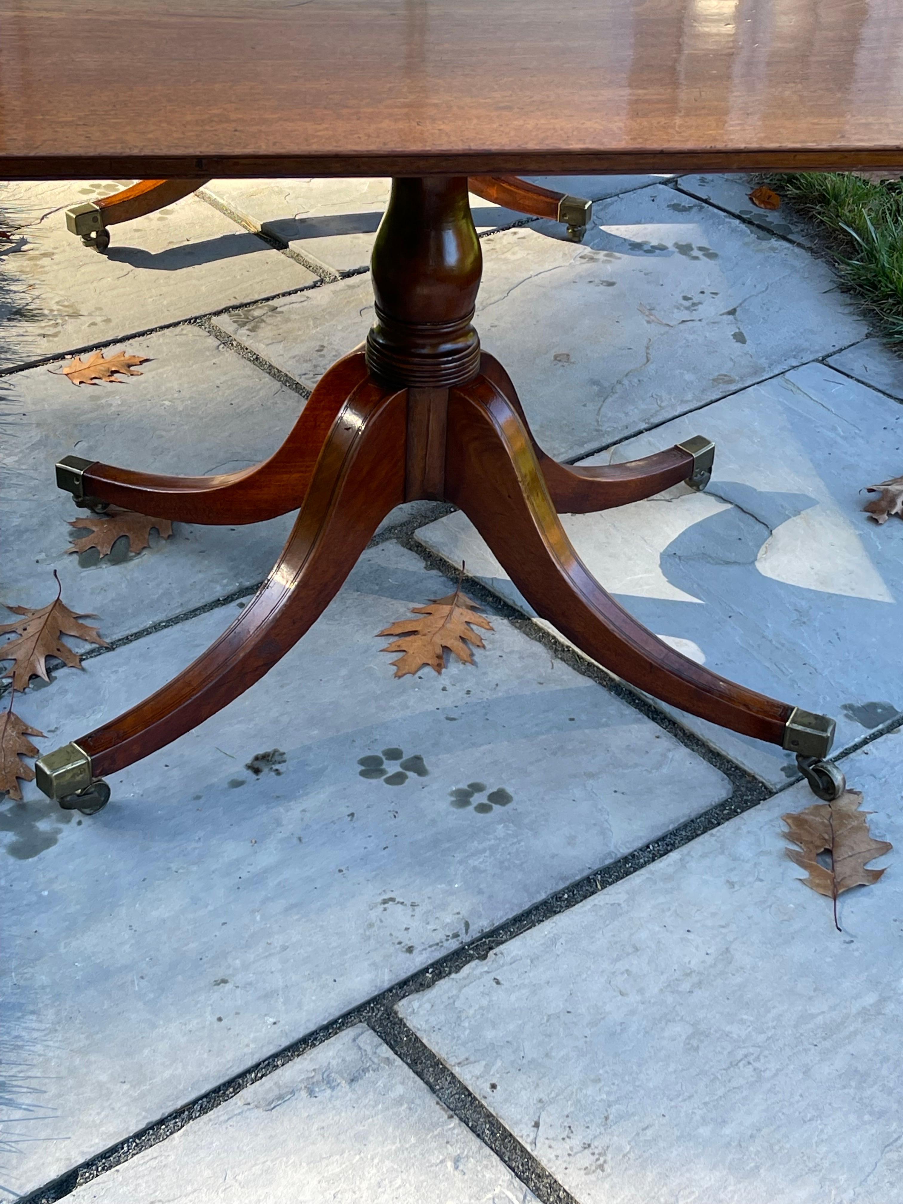 A Early ca 1820 Mahogany Three Pedestal Dining Table, George III For Sale 6