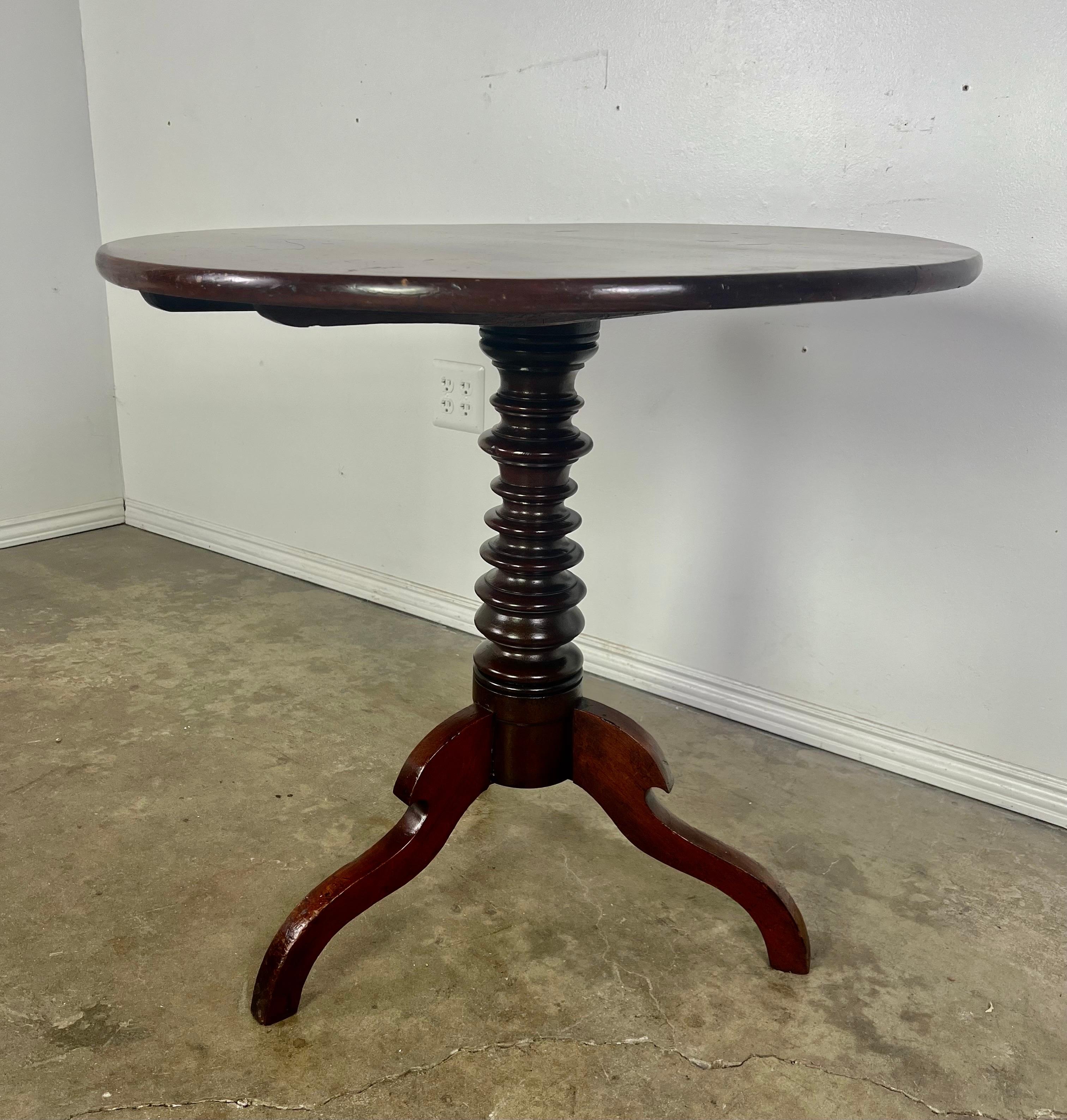 Mahogany Tripod Tilt-Top Side Table In Good Condition For Sale In Los Angeles, CA