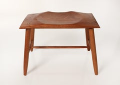 Mahagoni-Hocker aus gedrechseltem und geschnitztem rechteckigem Mahagoni von Michael Rozell, USA – neu