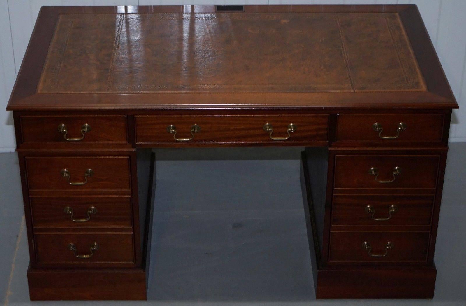 We are delighted to offer for sale this lovely twin pedestal partner desk with brown leather top and mahogany frame, specifically designed to house a computer

A very well made piece, this desk can hide an entire tower PC, the right pedestal is