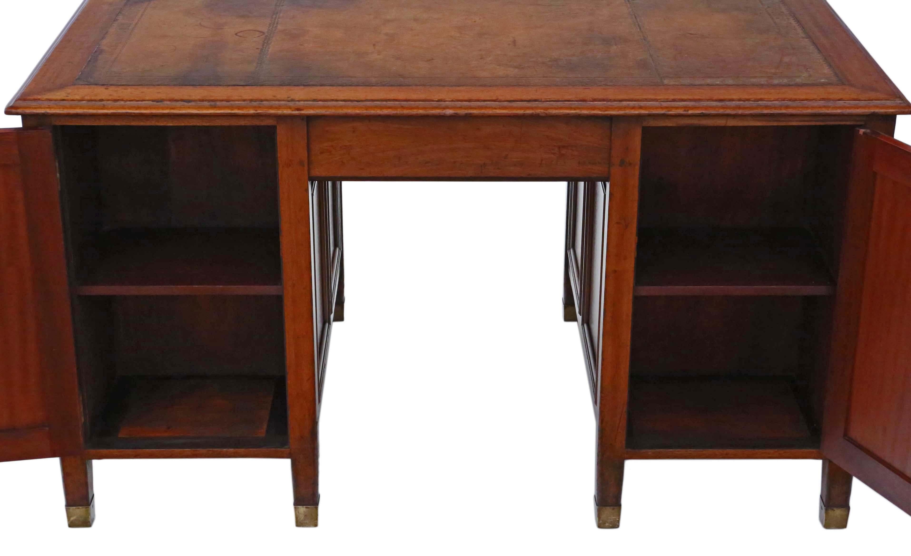 Mahogany Twin Pedestal Partner's Desk of Antique Quality from the 1920s For Sale 5