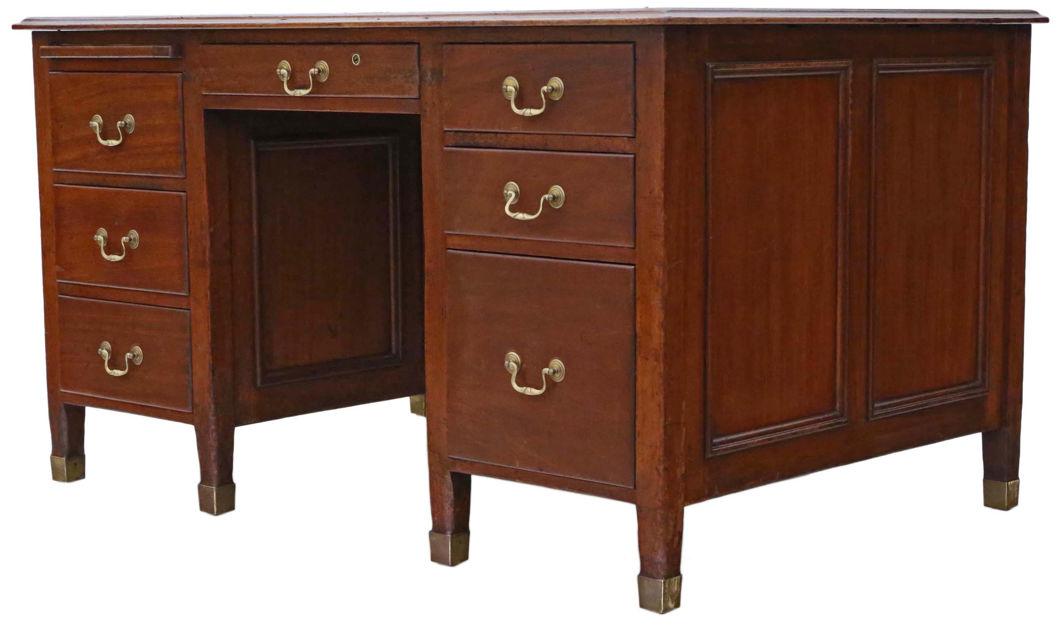 Mahogany Twin Pedestal Partner's Desk of Antique Quality from the 1920s For Sale 2