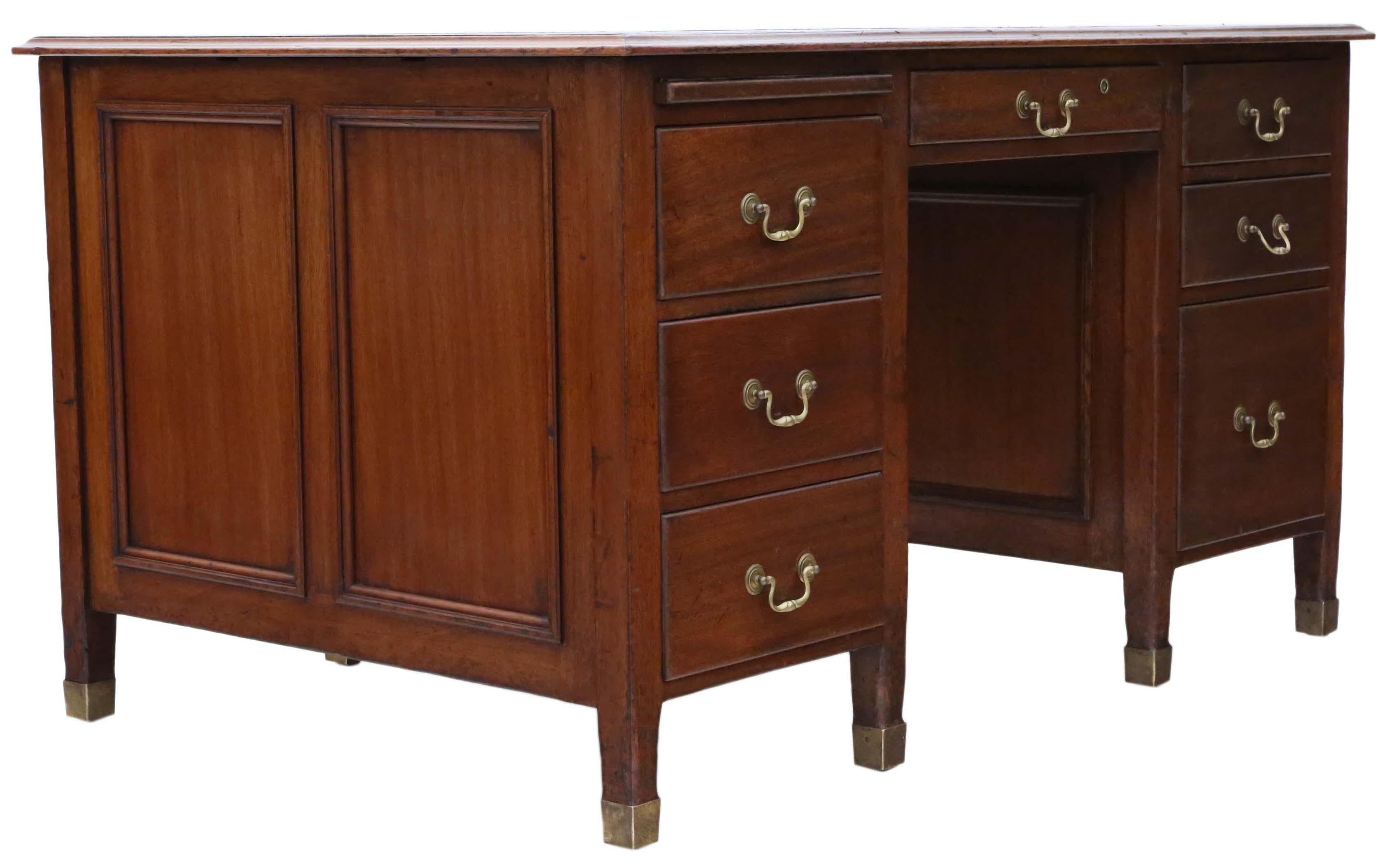 Mahogany Twin Pedestal Partner's Desk of Antique Quality from the 1920s For Sale 3