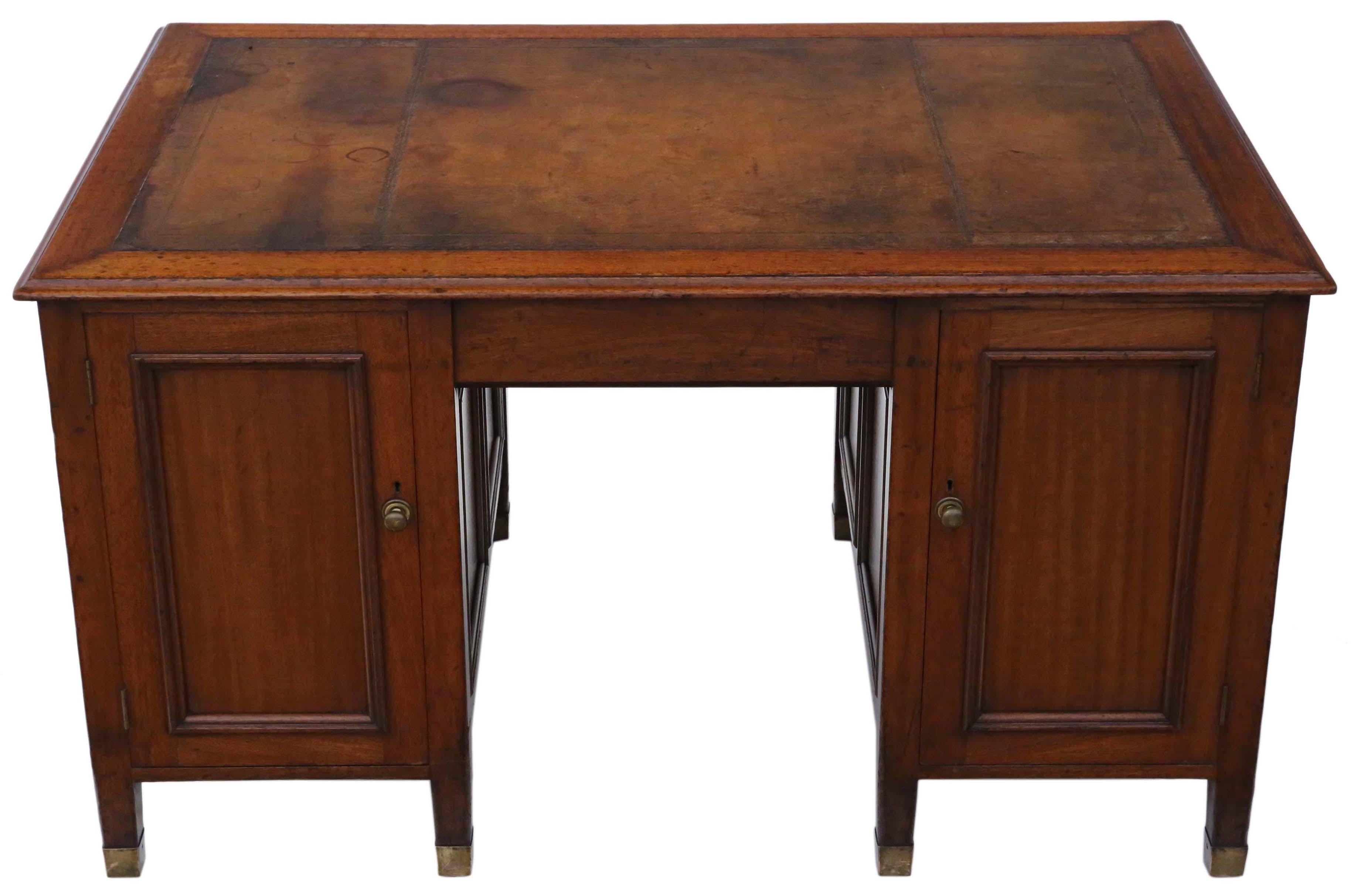 Mahogany Twin Pedestal Partner's Desk of Antique Quality from the 1920s For Sale 4