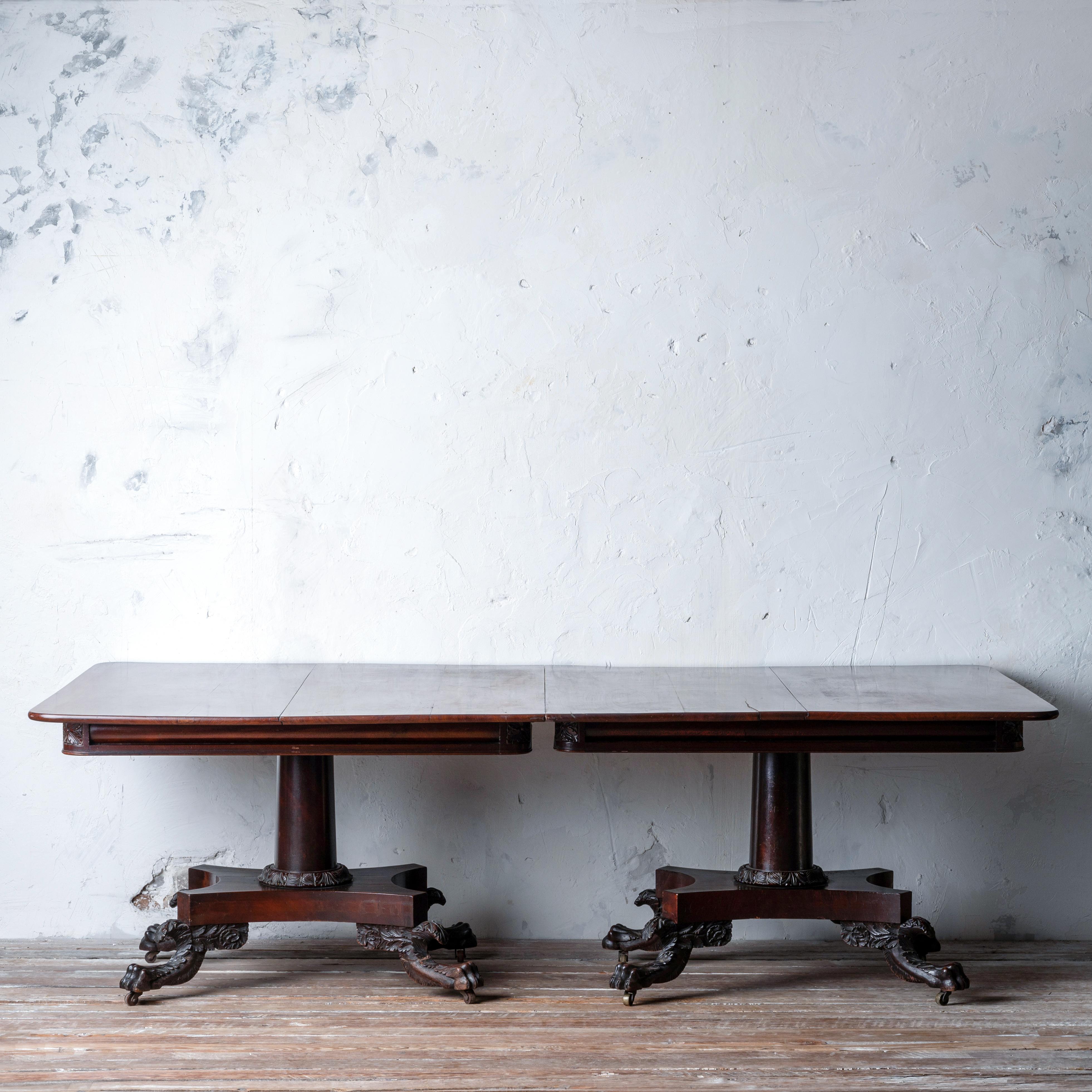 American Classical Mahogany Two-Part Dining Table, Philadelphia, c.1830 For Sale