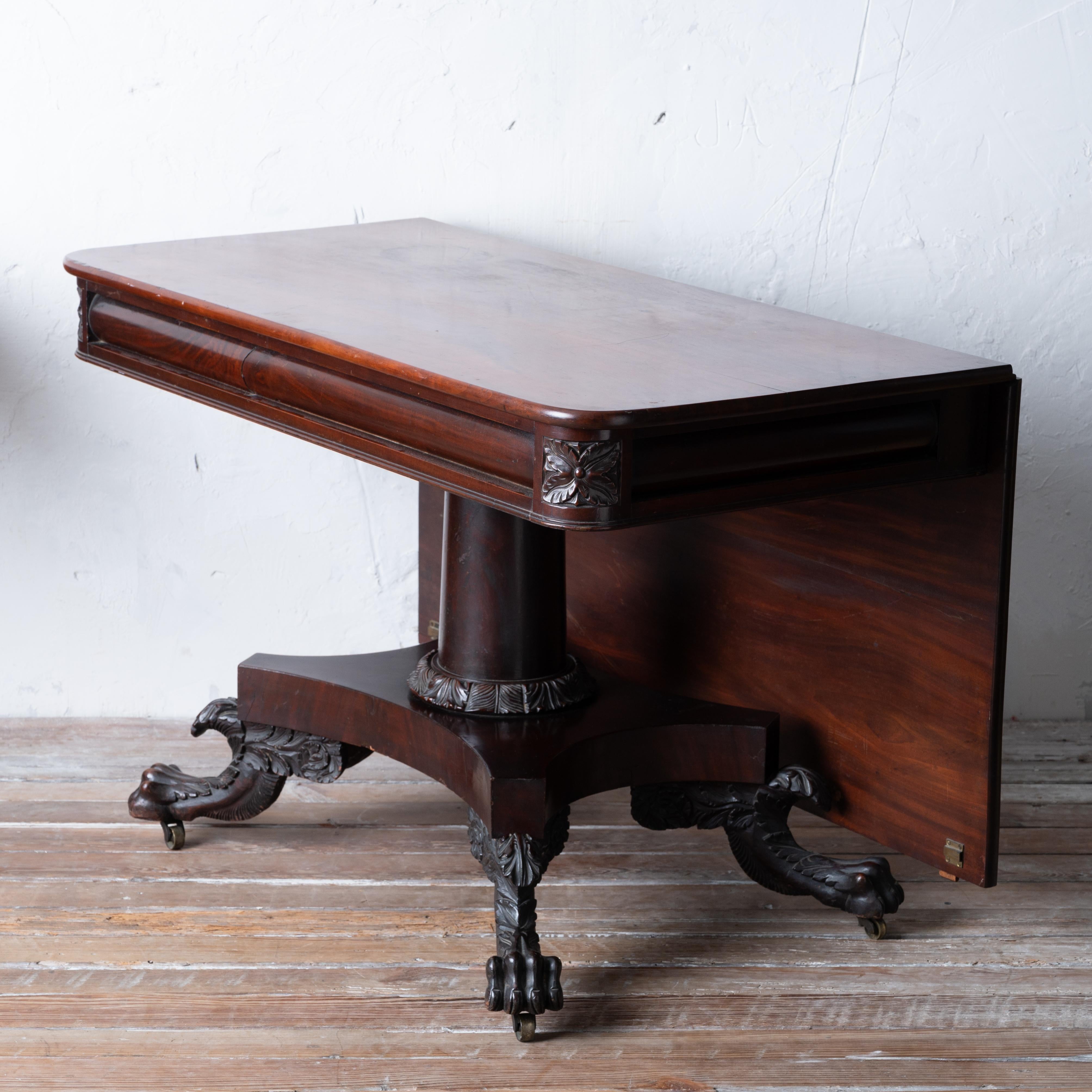 American Mahogany Two-Part Dining Table, Philadelphia, c.1830 For Sale