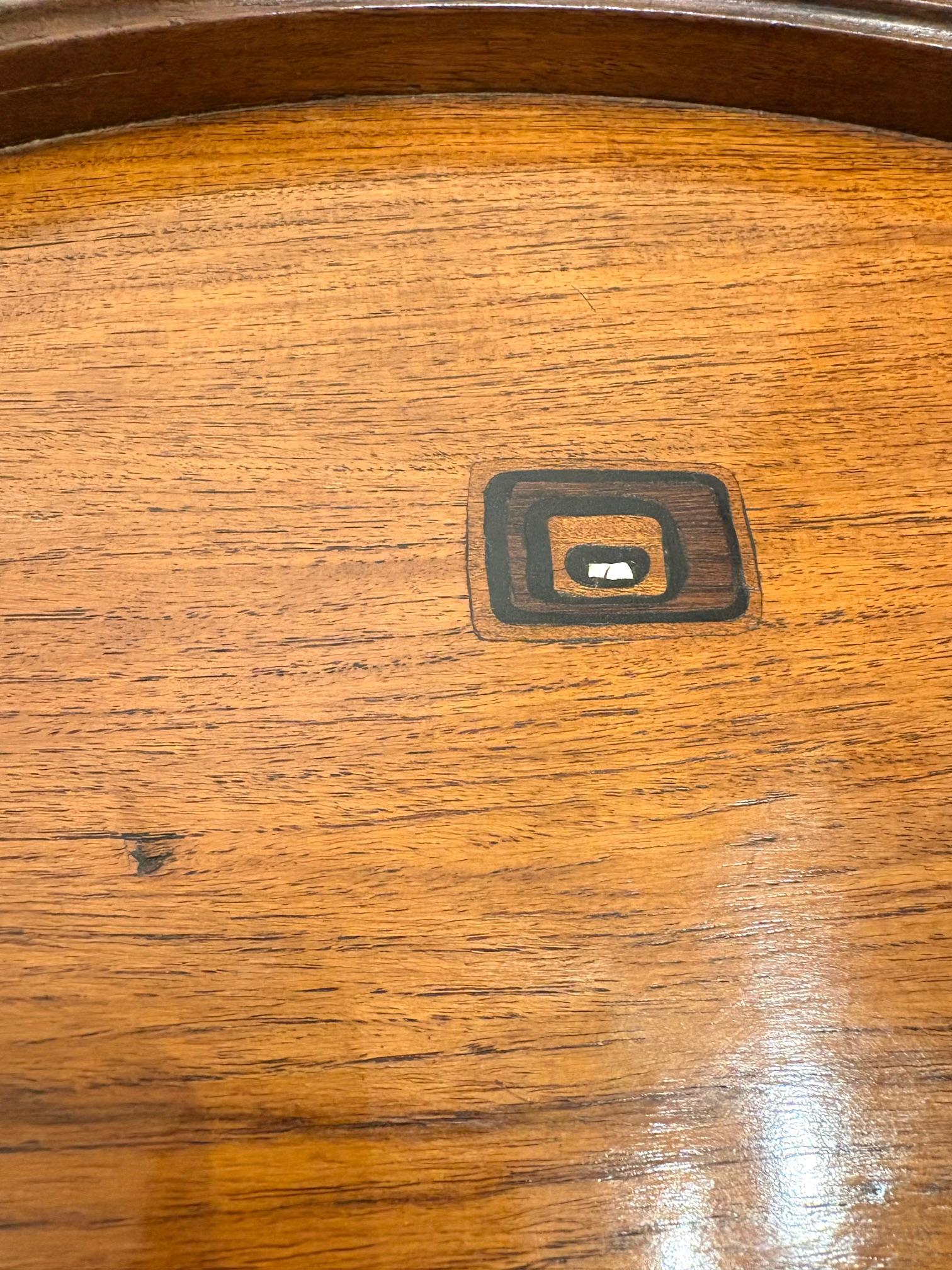 Table d'appoint circulaire à deux niveaux en acajou par Louis Majorelle en vente 1
