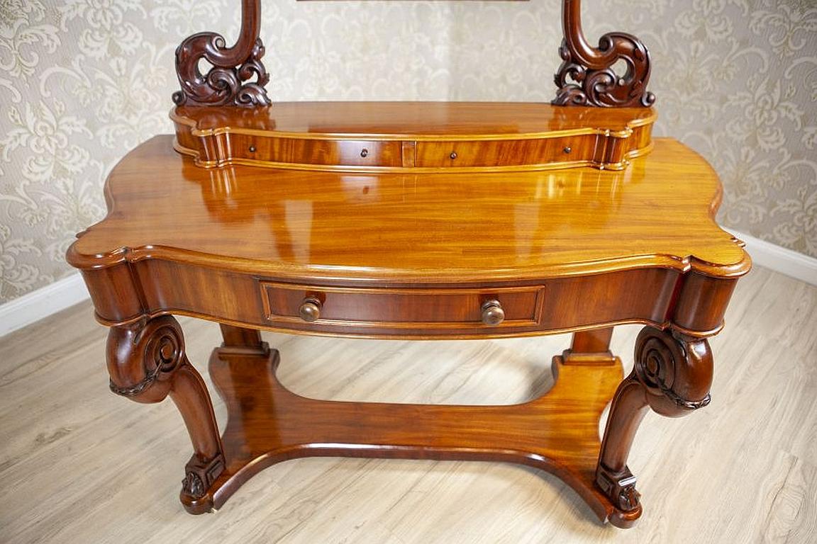 Veneer Elegant Mahogany Vanity Table in Light Brown From the Late 19th Century For Sale