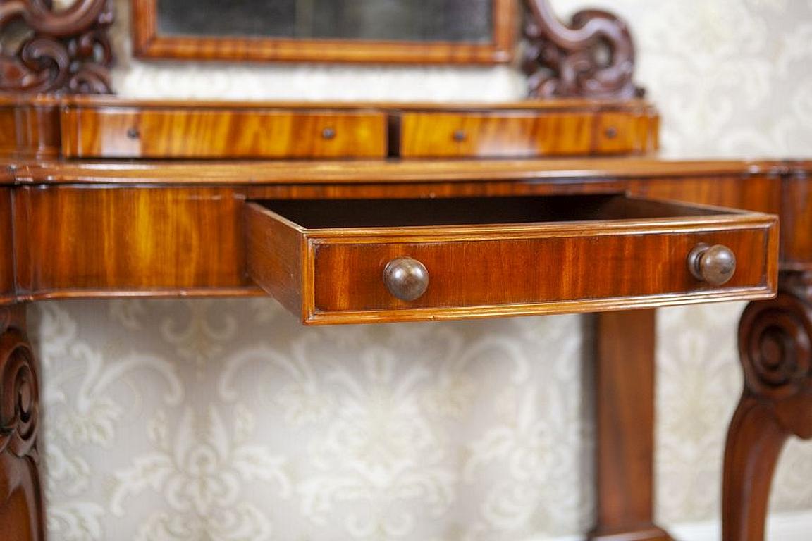 Elegant Mahogany Vanity Table in Light Brown From the Late 19th Century For Sale 1
