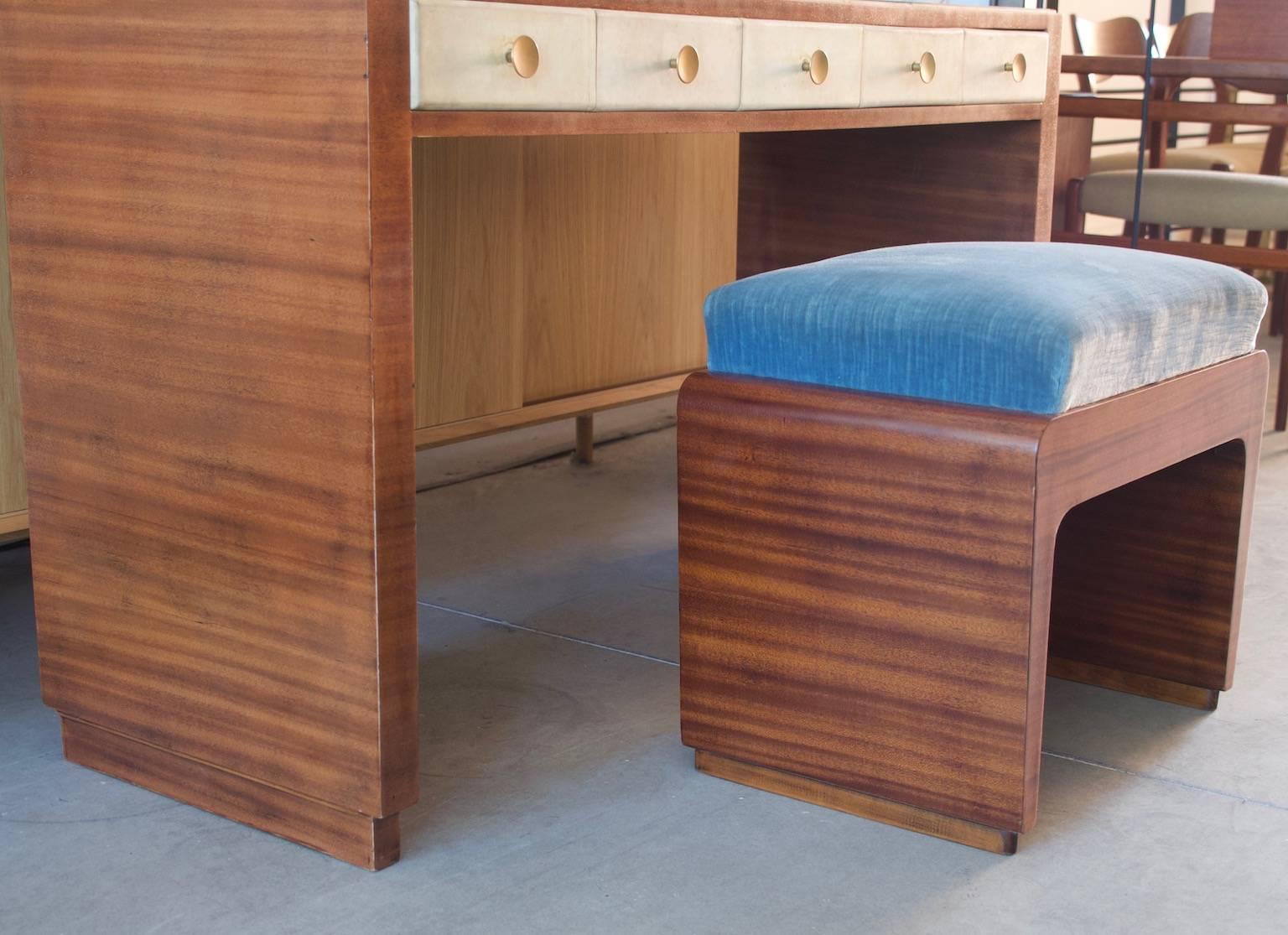 Mahogany Vanity Table with Mirror and a Stool 9