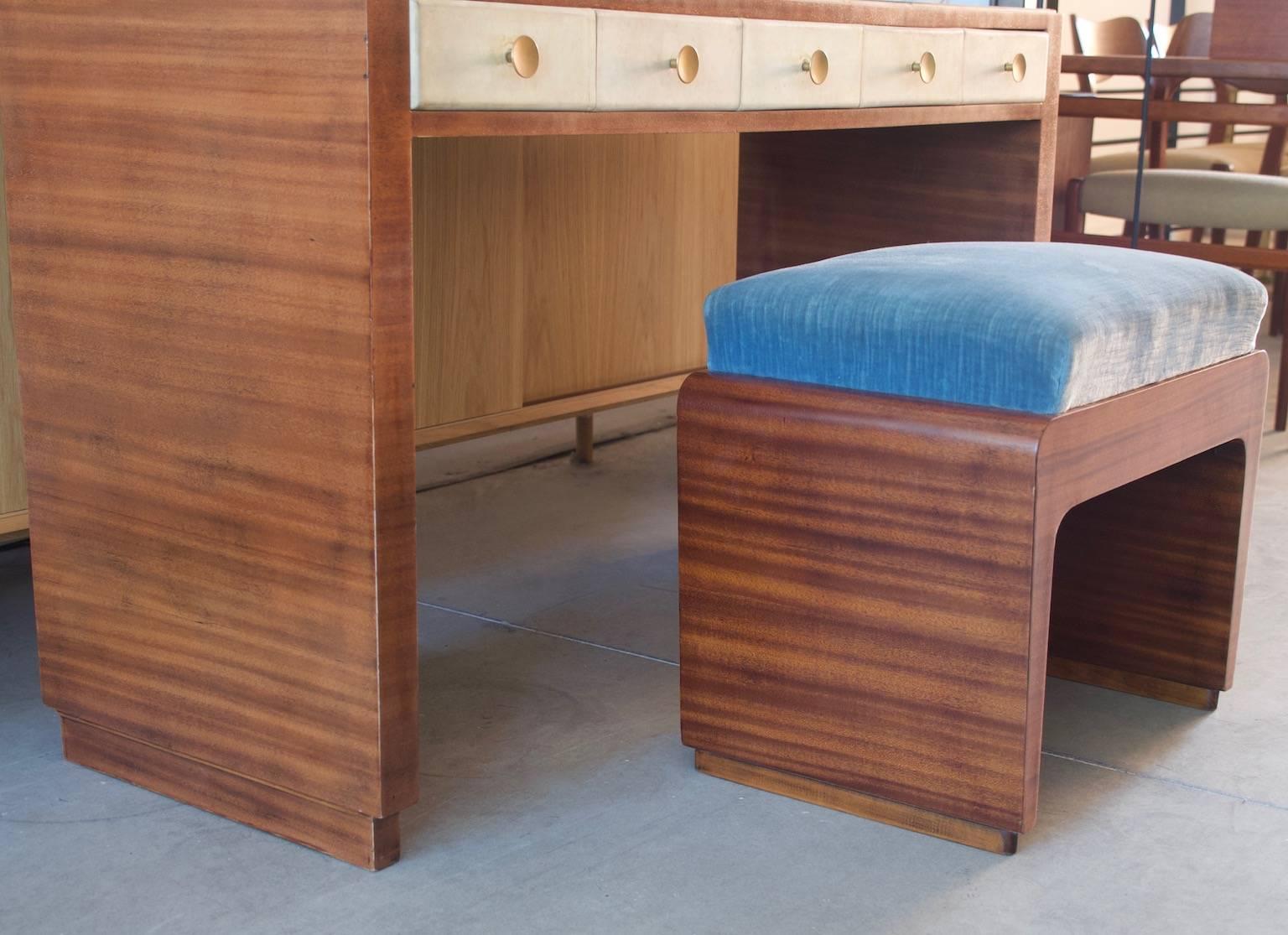 Mahogany Vanity Table with Mirror and a Stool 10