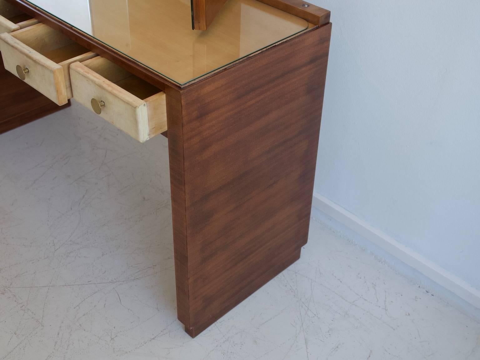 Mahogany Vanity Table with Mirror and a Stool In Good Condition In Madrid, ES