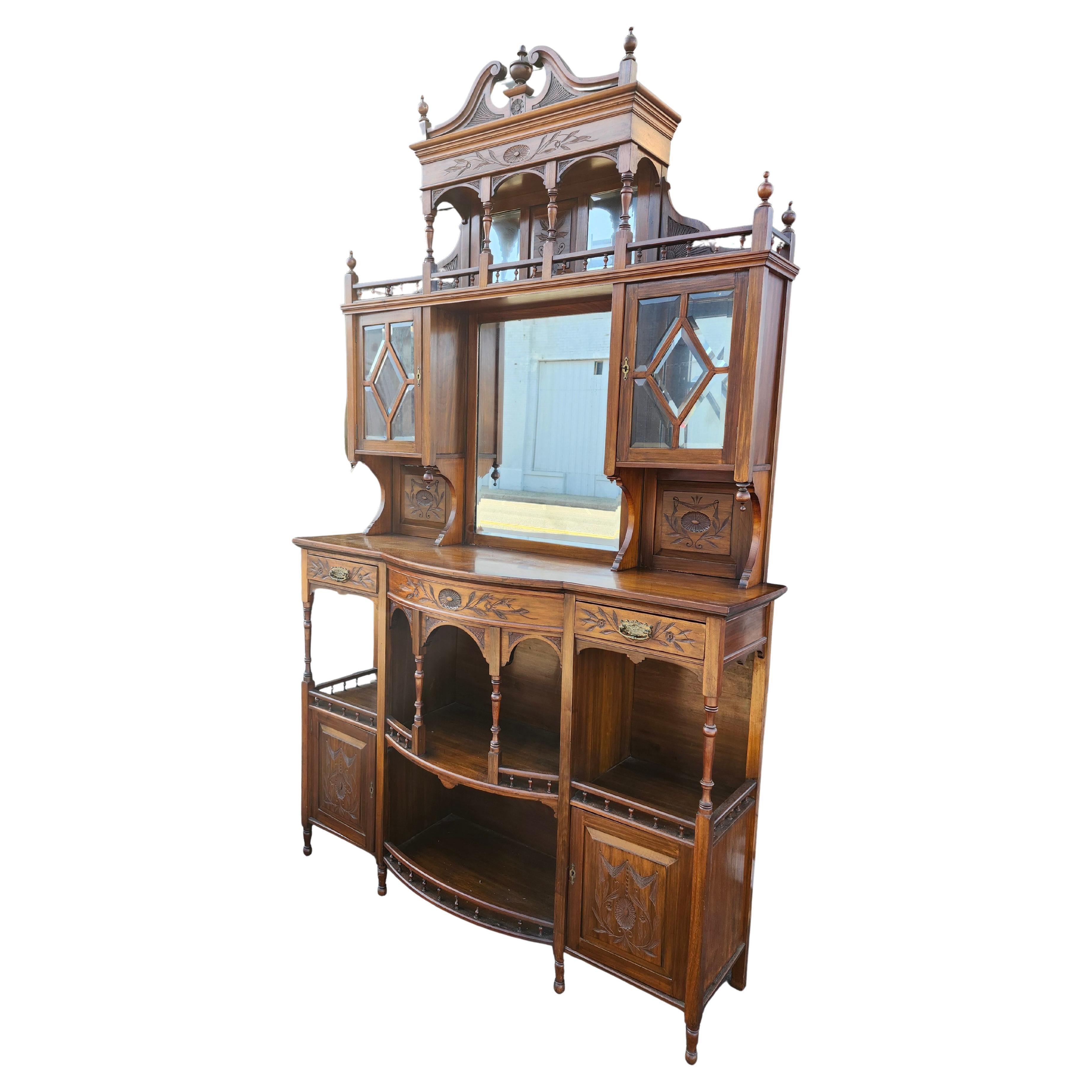 Étagère d'appoint victorienne sculptée en acajou avec verre biseauté et miroir C1870 en vente 1