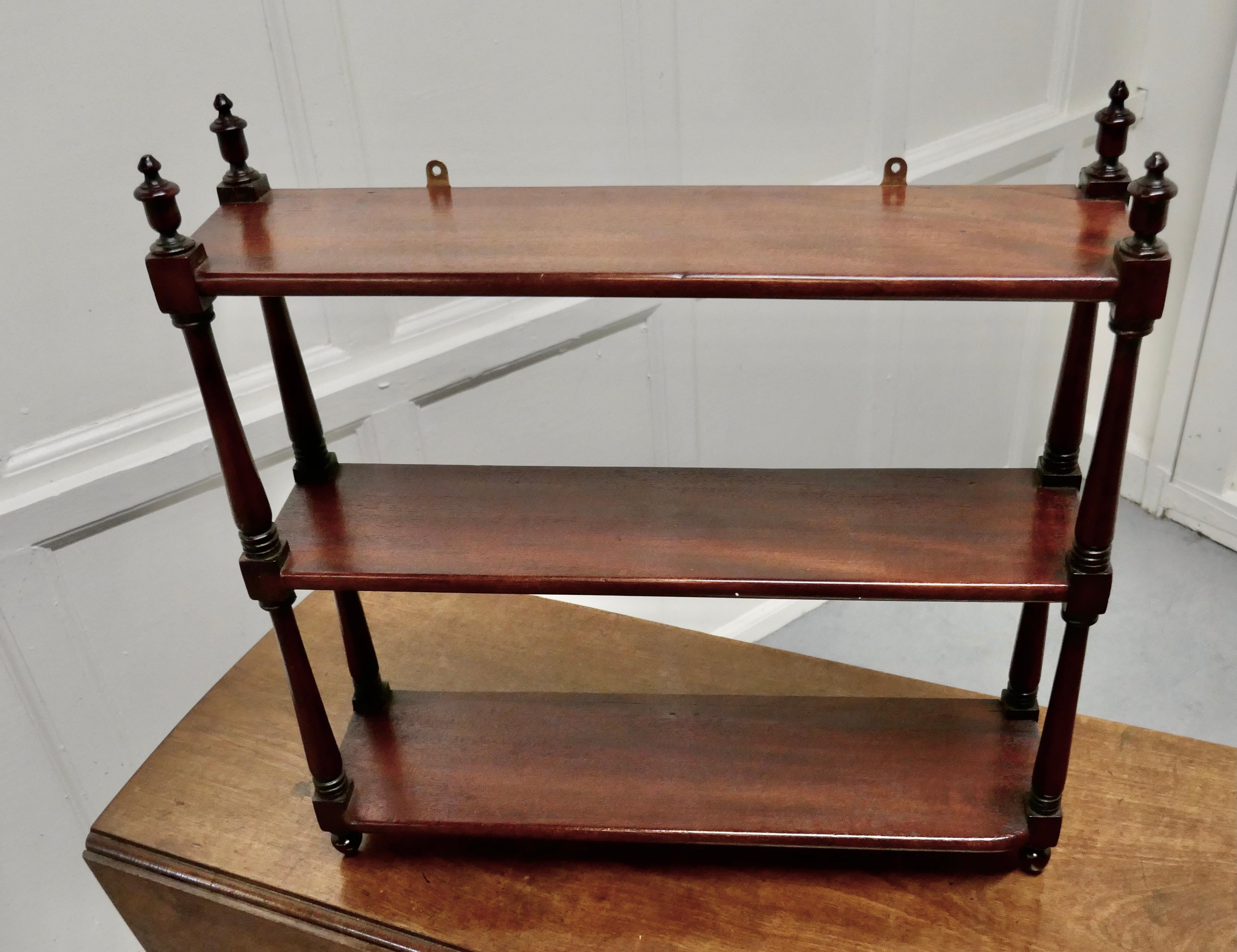 Mahogany Wall Hanging Etagere In Good Condition In Chillerton, Isle of Wight