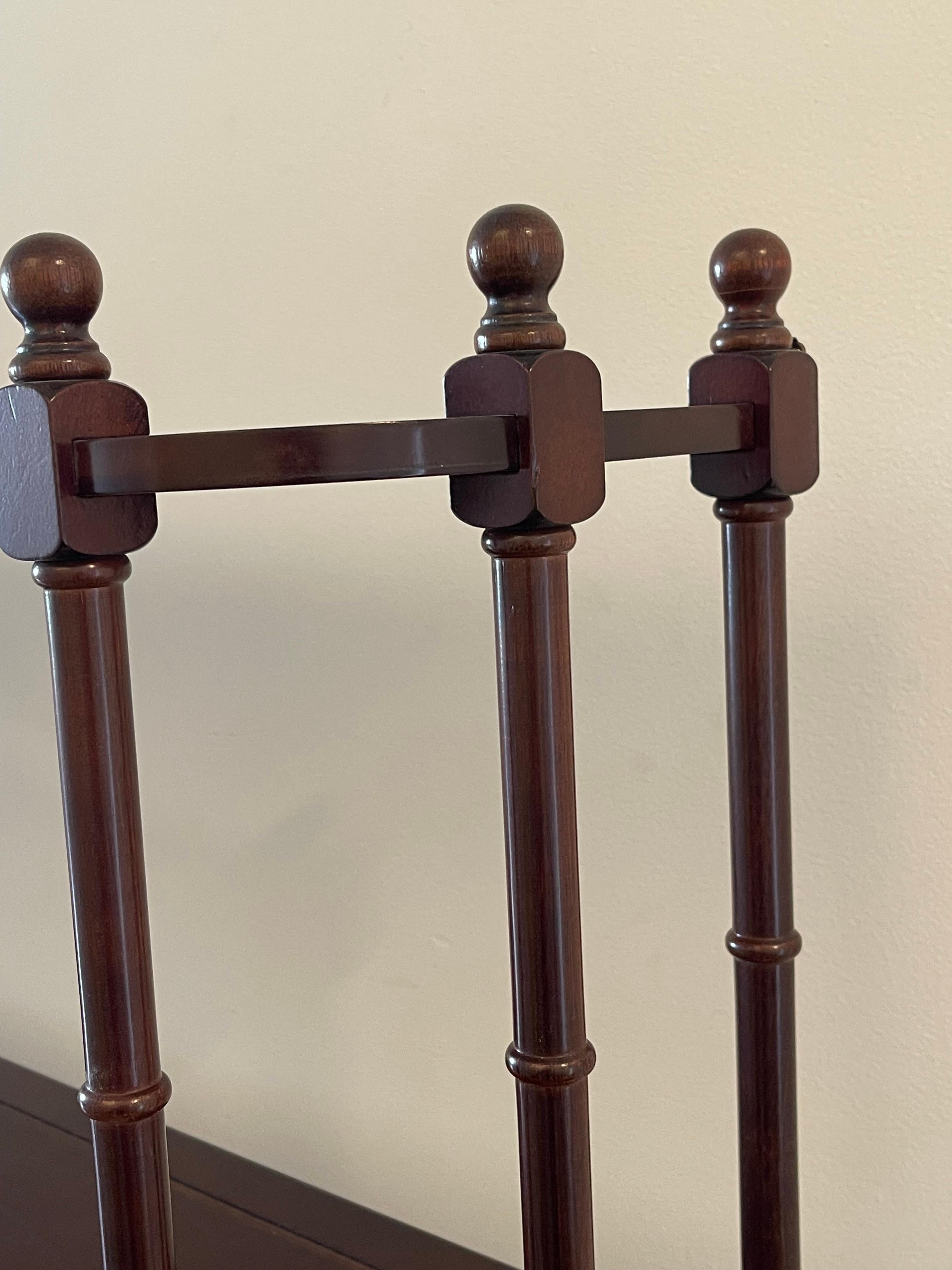 Vintage Mahogany Wall Shelf Display In Good Condition For Sale In Boca Raton, FL