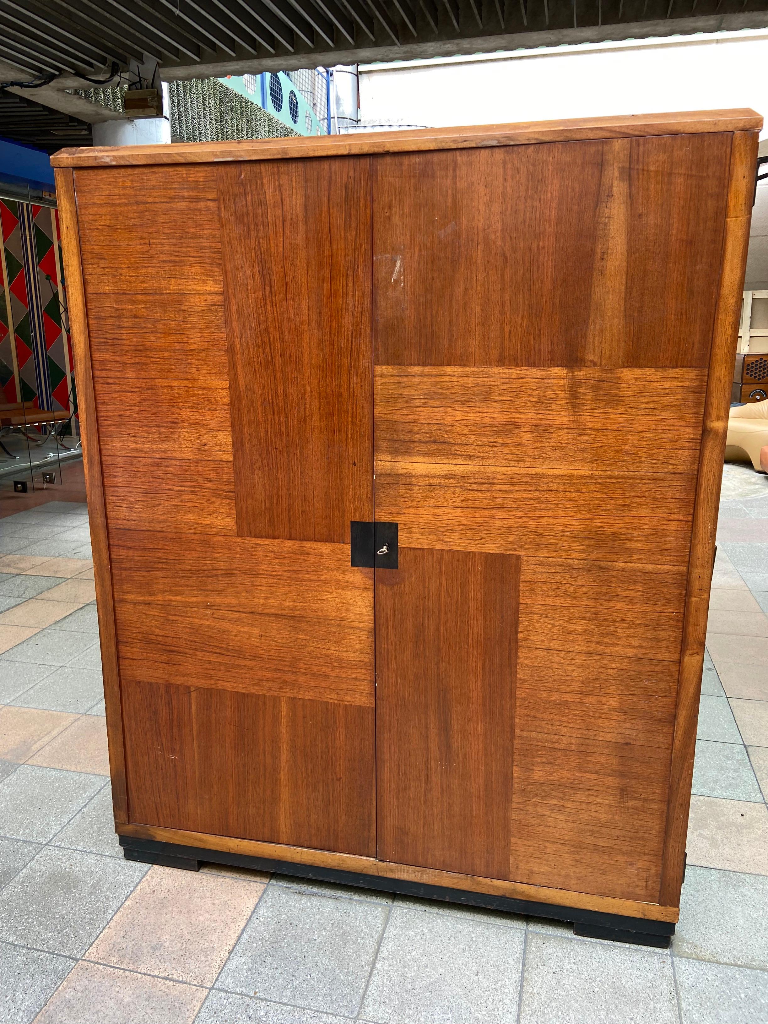 Wardrobe - Le Corbusier - 1930

For the home Innovation

Mahogany

Opening on 2 doors and ingenious storage system
restored at the level of the exterior oak veneer

Measures: 164 x 129 x 58.5 cm.

