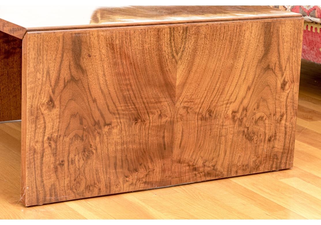 Mesa Cocktail Cascada Caoba en Bastante bueno estado para la venta en Bridgeport, CT