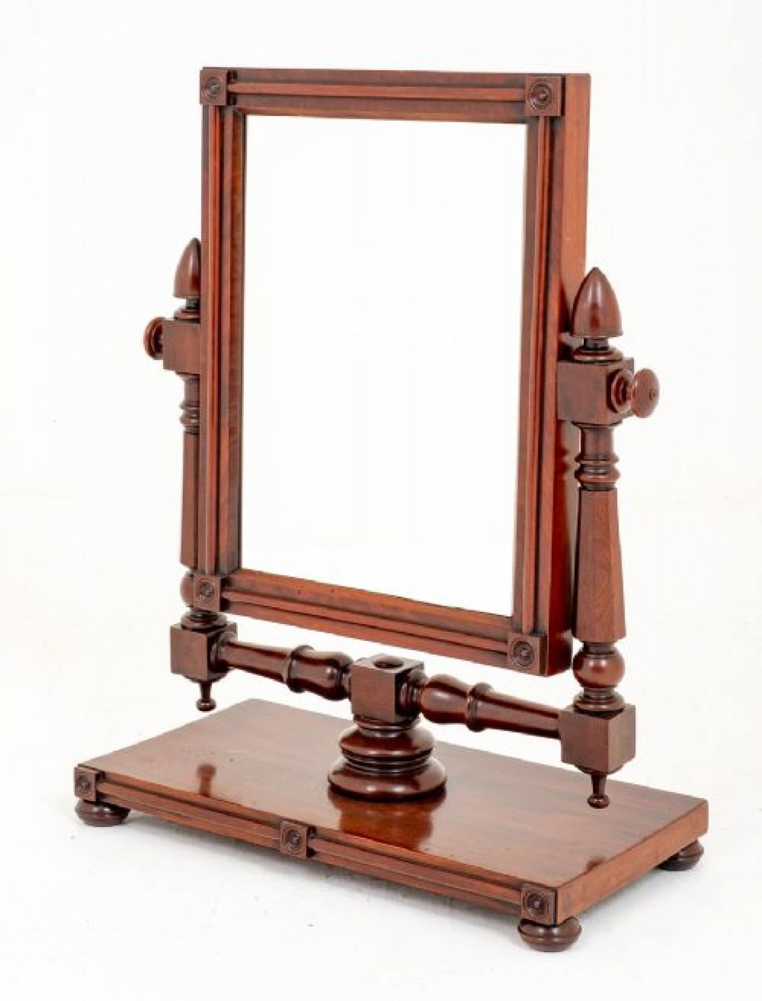 Good William IV mahogany swing mirror.
19th Century
having turned bun feet and applied roundrells to the base.
Featuring a ring turned sockel and ring turned supports.
The mirror frame having ring turned roundrells to the corners.
The mirror is