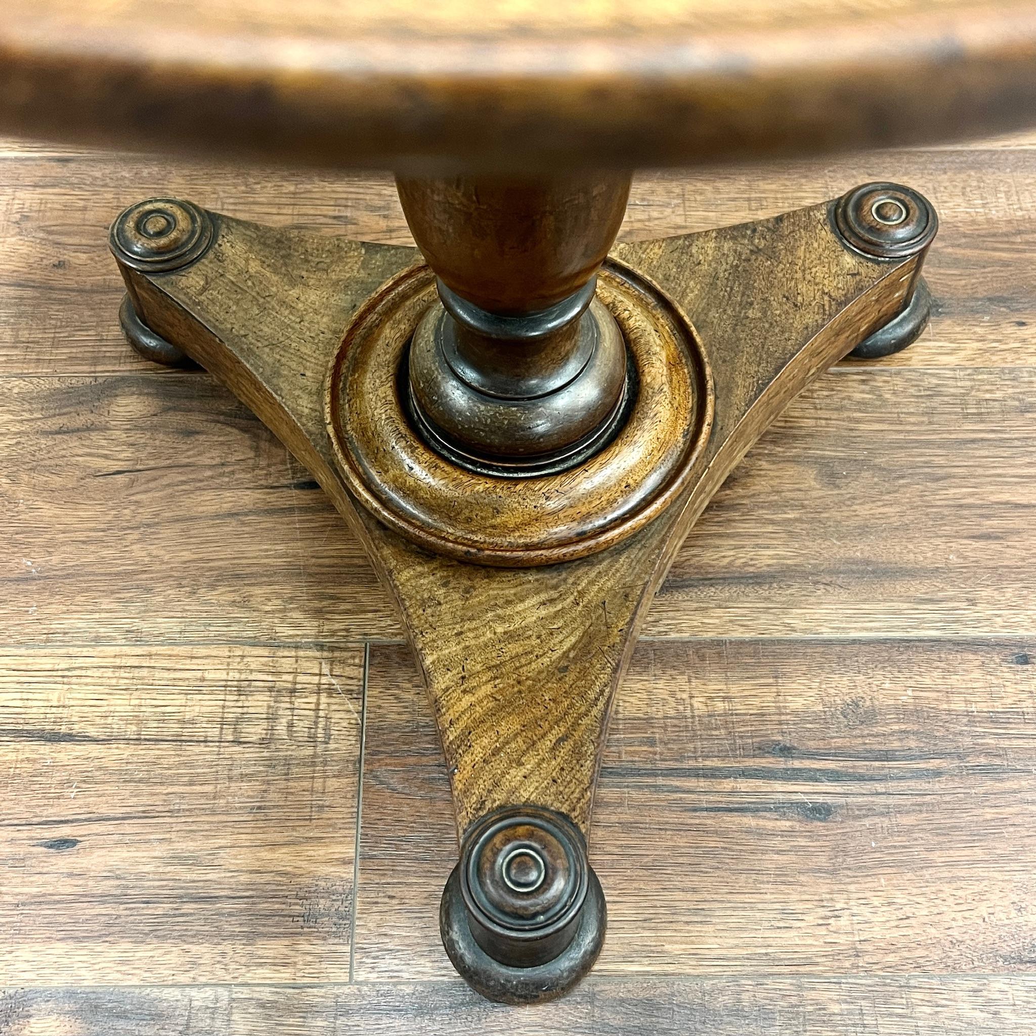 Table à vin en acajou en vente 4