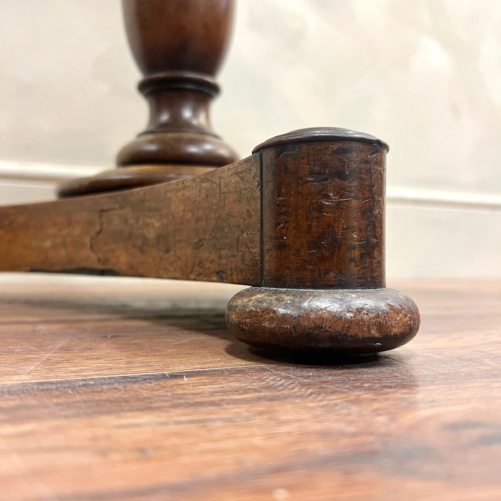 Table à vin en acajou en vente 1