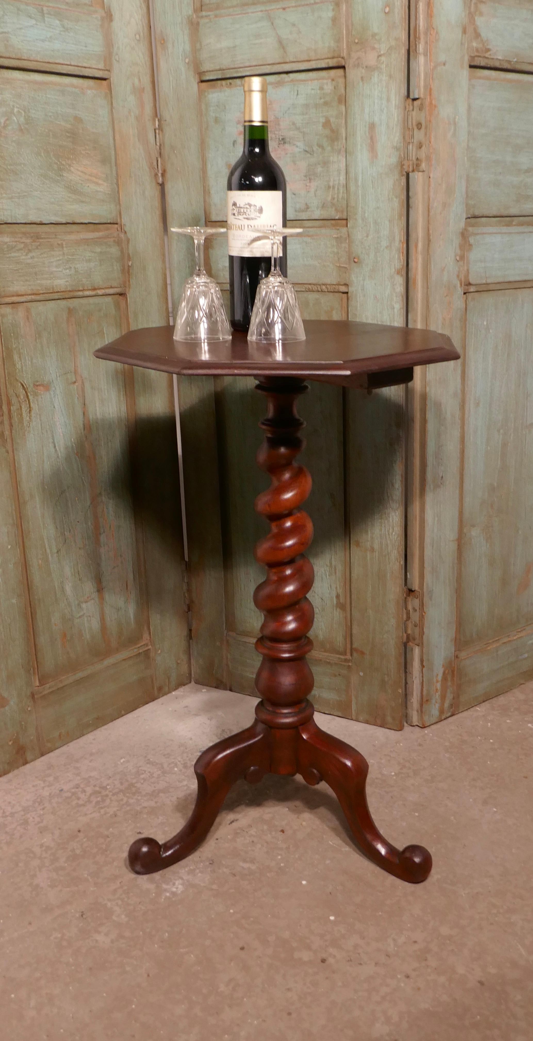 Mahogany Wine Table or Occasional Table In Good Condition For Sale In Chillerton, Isle of Wight