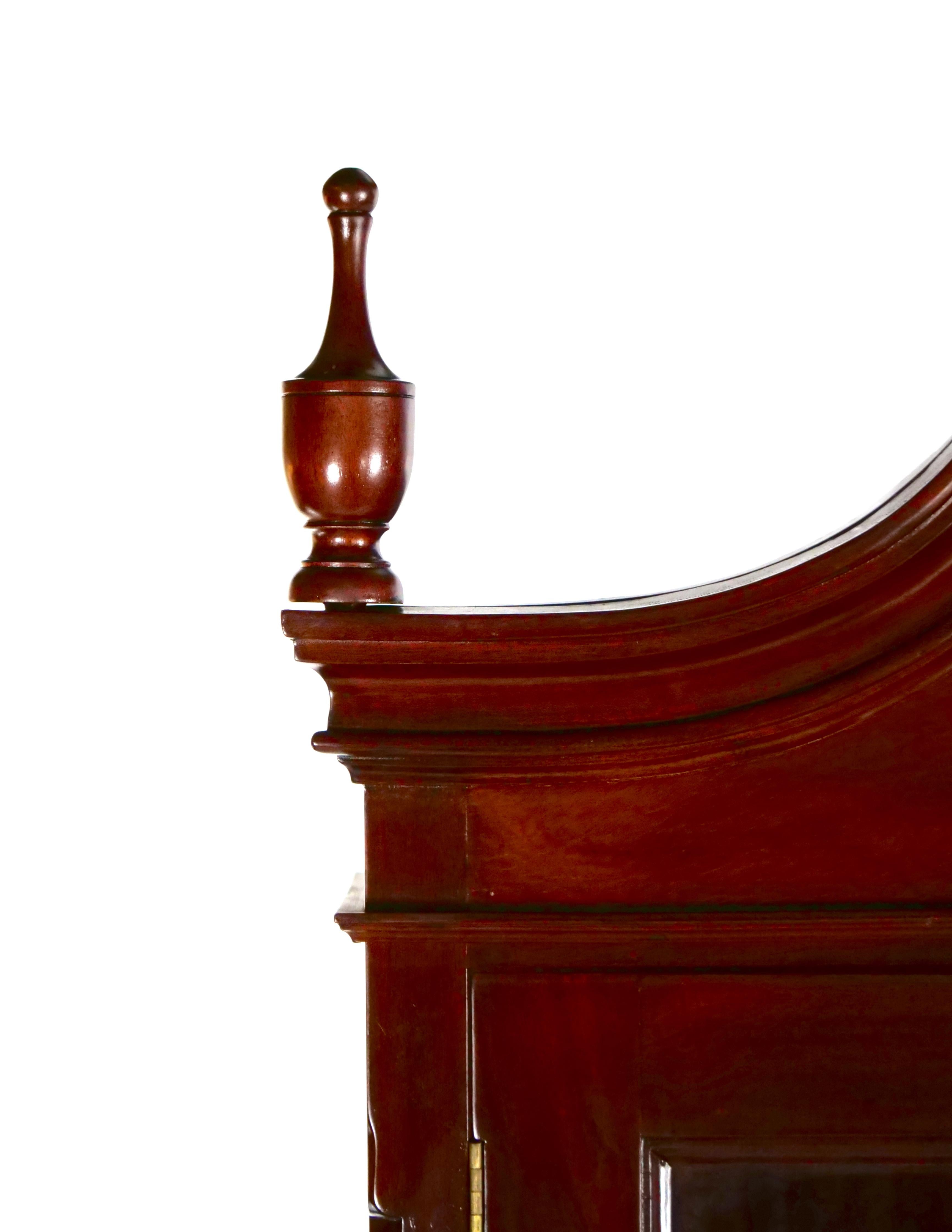 Mobile da esposizione in stile Chippendale in legno di mogano in vendita 2