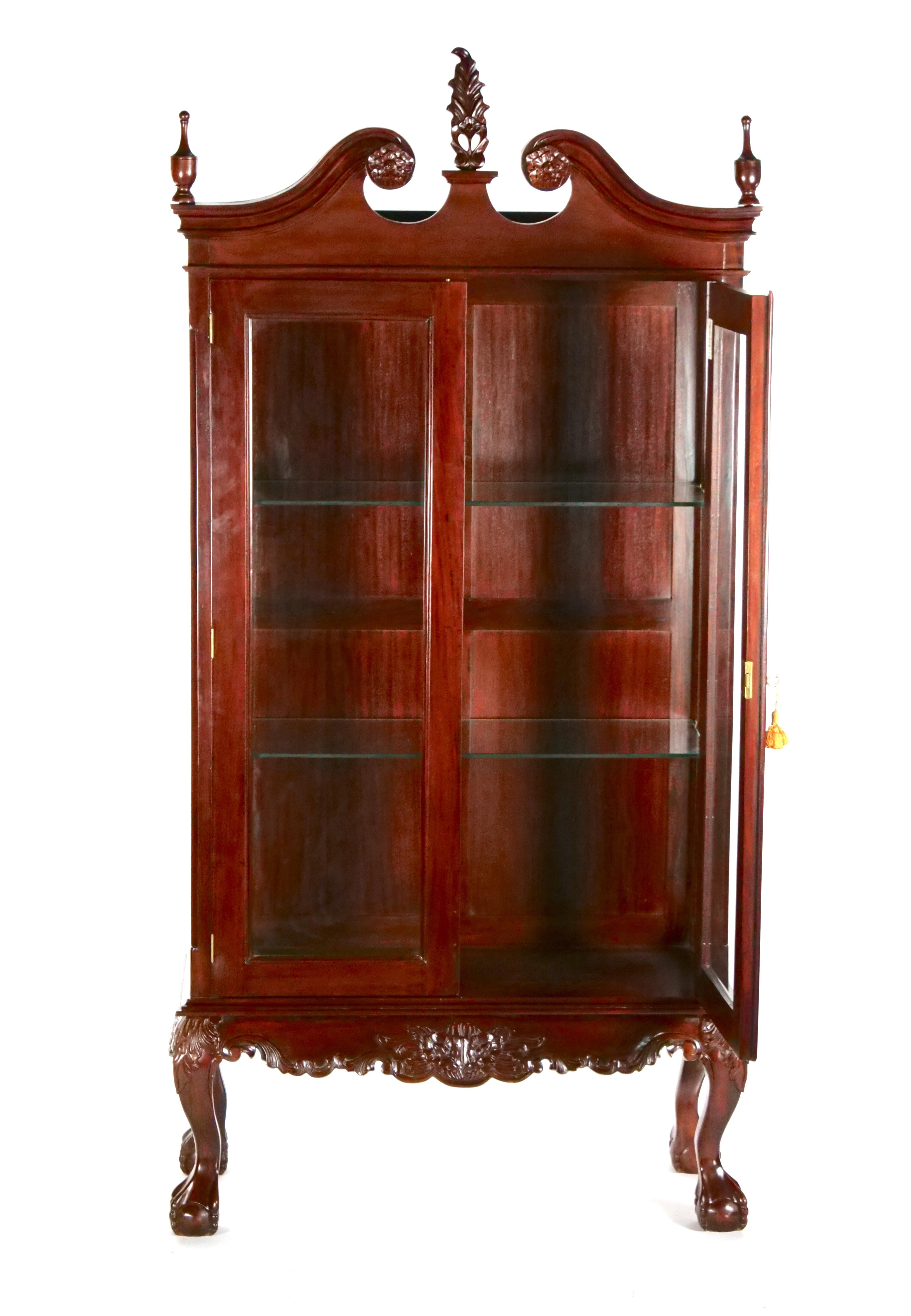 Vitrinenschrank aus Mahagoniholz im Chippendale-Stil im Angebot 7