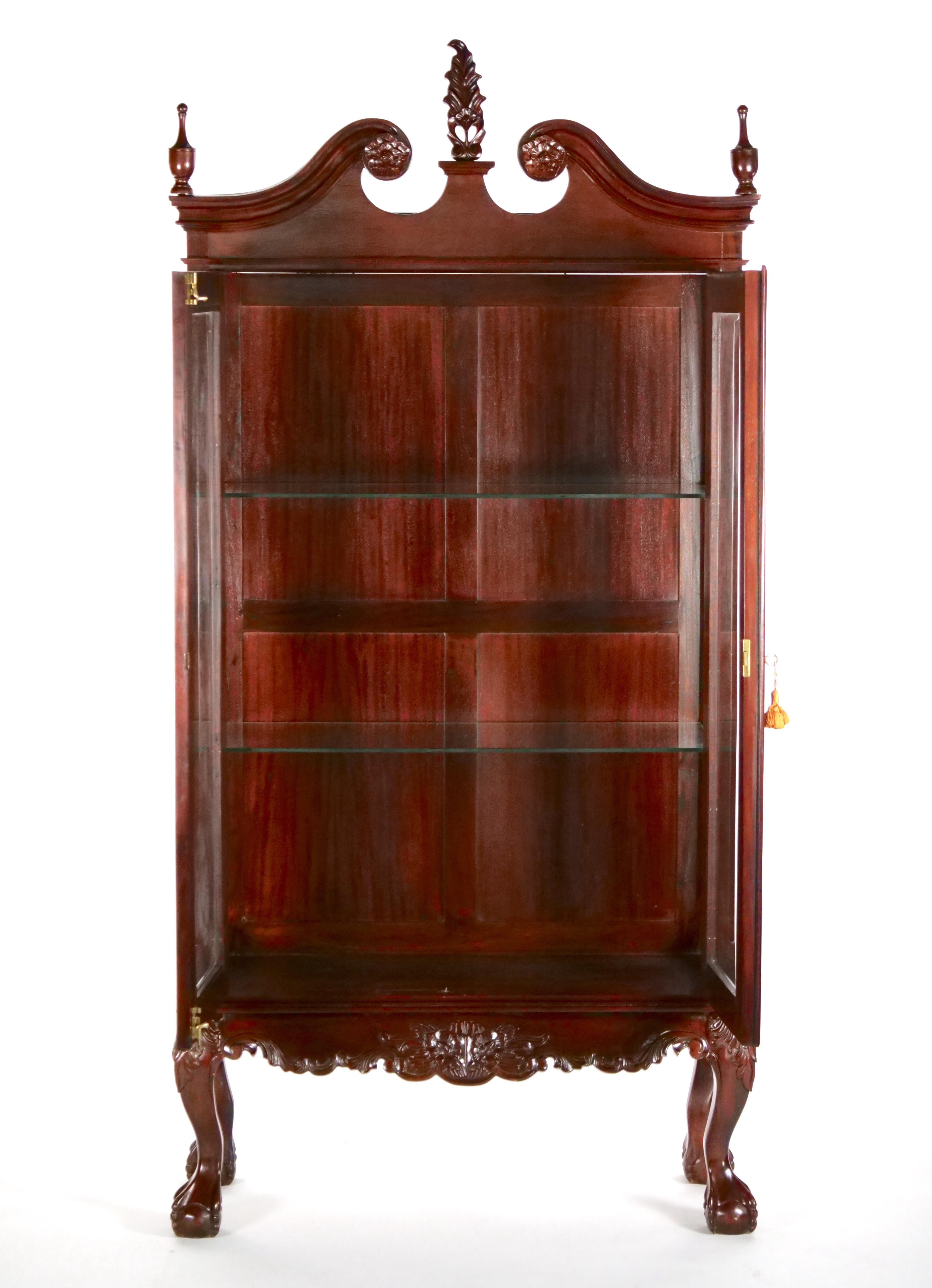 Mahogany Wood Chippendale Style Display Cabinet For Sale 7