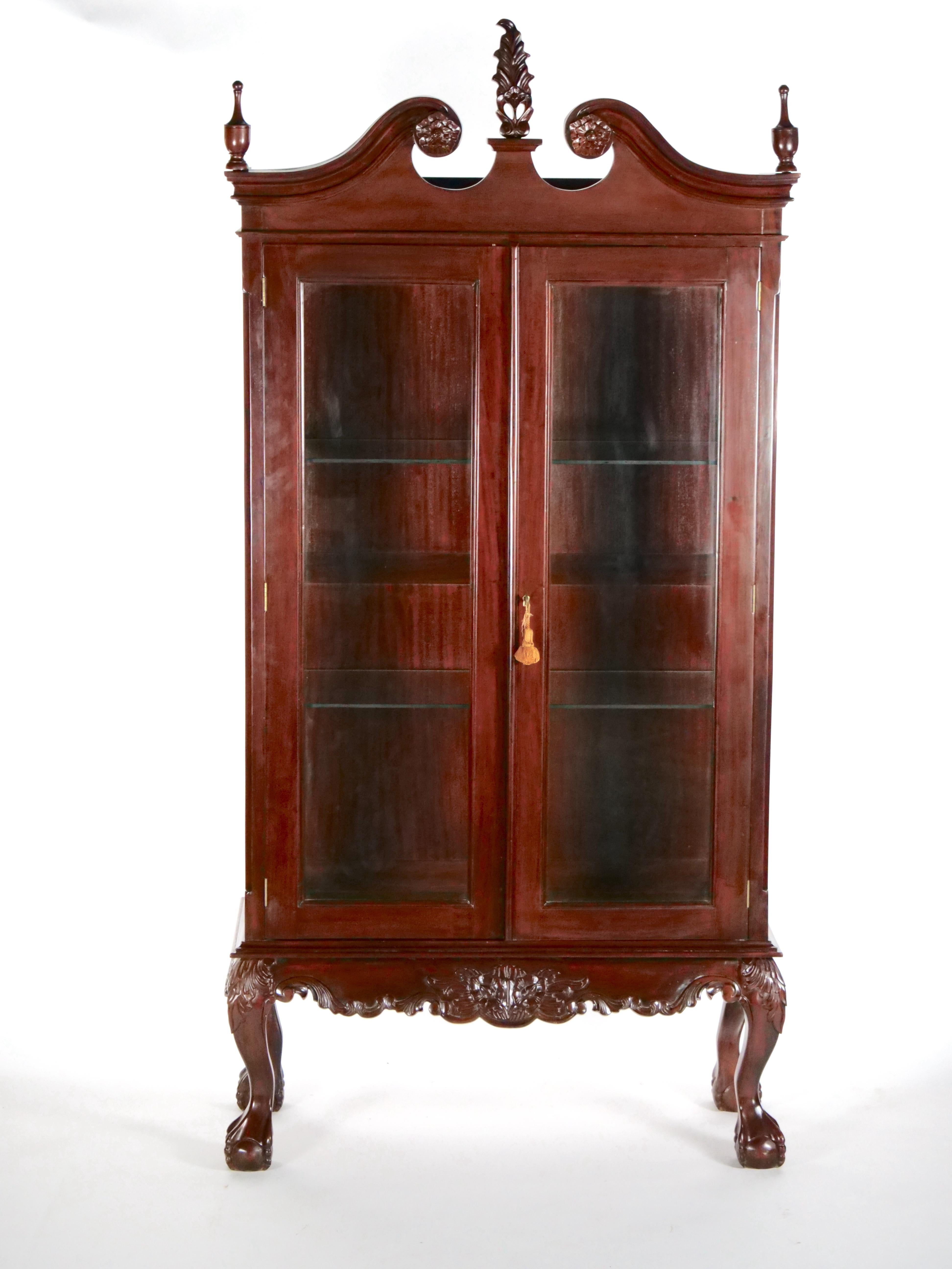 Mahogany Wood Chippendale Style Display Cabinet For Sale 8