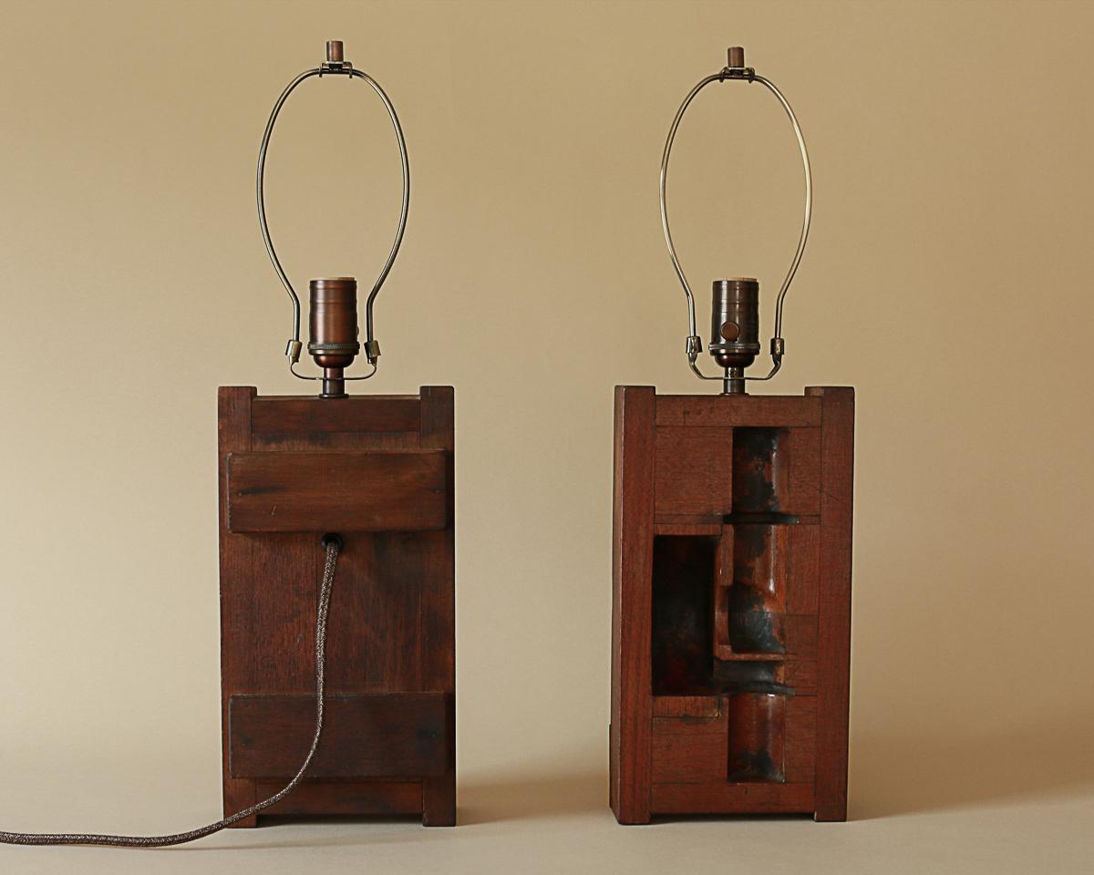 20ième siècle Paire de lampes de fonderie en bois d'acajou - Vintage  en vente