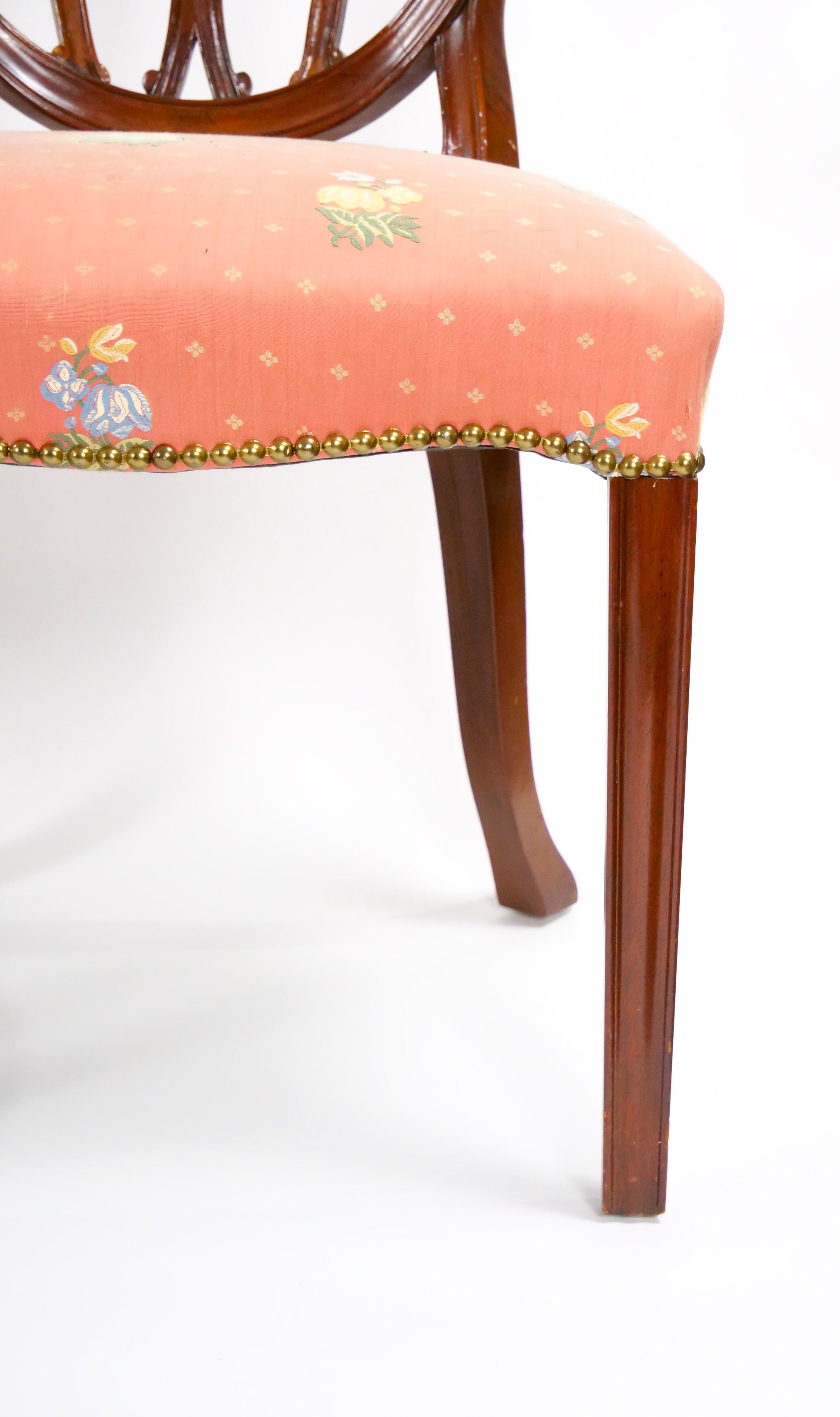 Zehn-Esszimmerstühle-Set aus Mahagoni mit Holzrahmen und gepolstertem Hepplewhite-Stil im Angebot 8