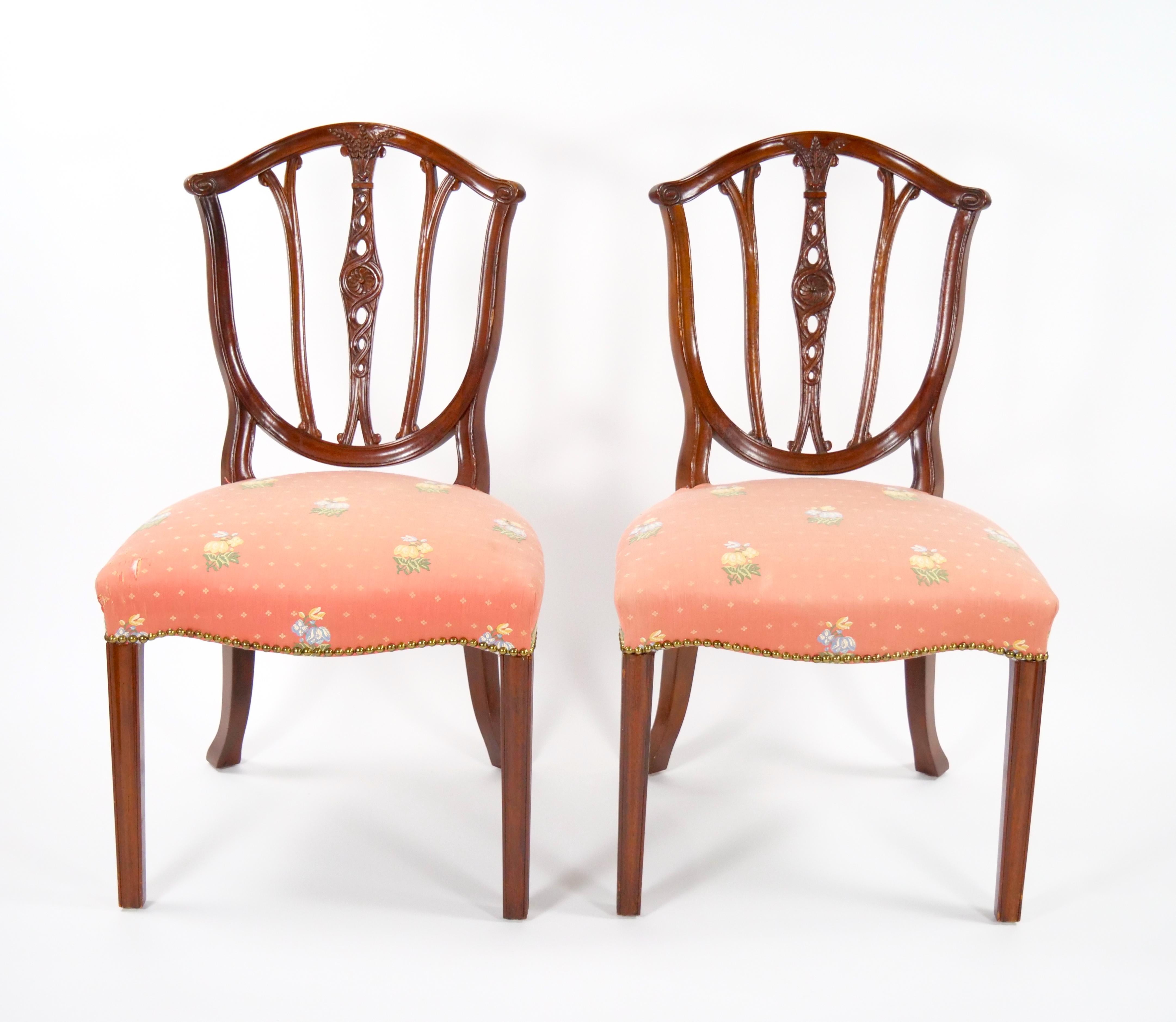 Zehn-Esszimmerstühle-Set aus Mahagoni mit Holzrahmen und gepolstertem Hepplewhite-Stil im Angebot 9