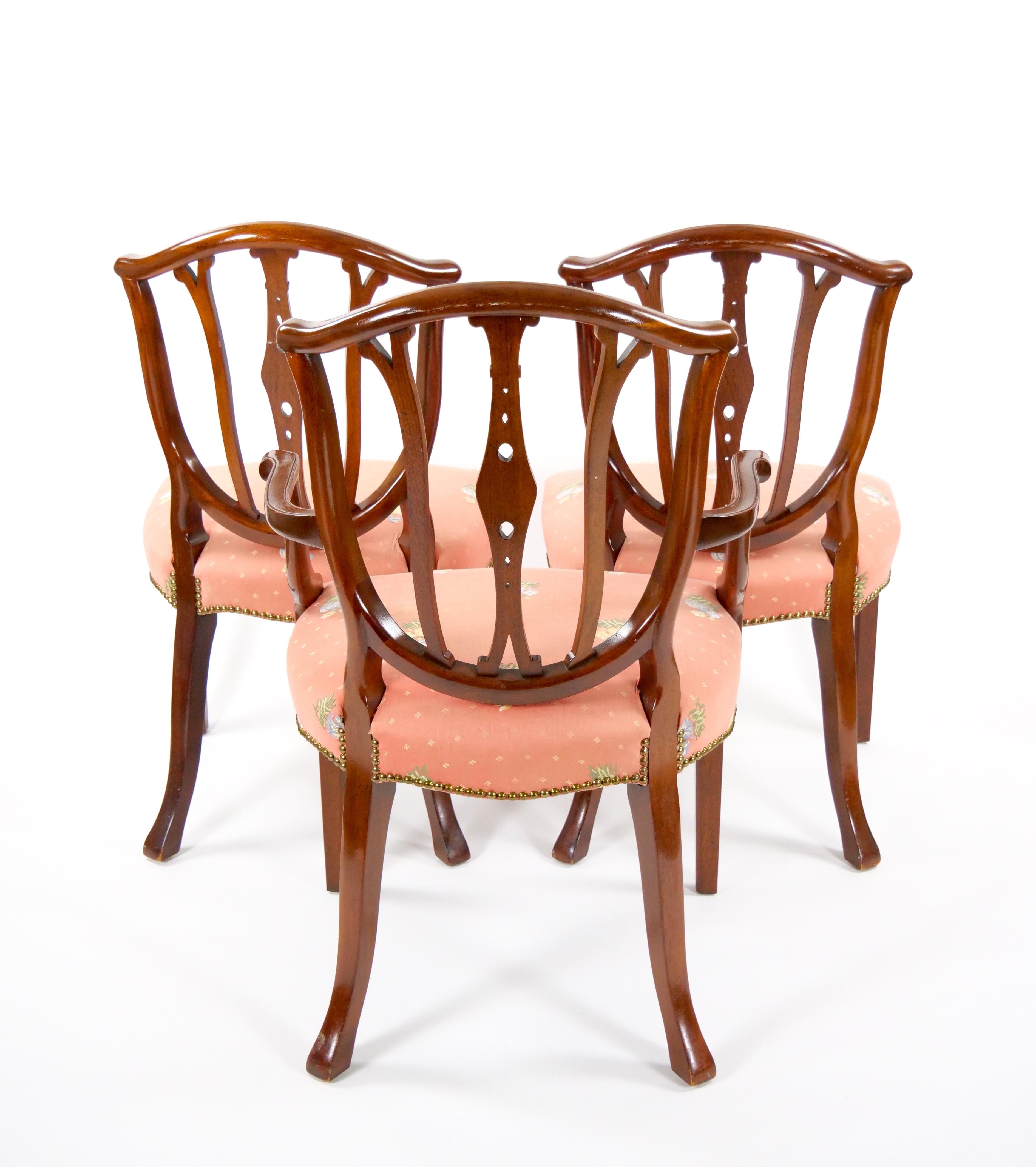 Zehn-Esszimmerstühle-Set aus Mahagoni mit Holzrahmen und gepolstertem Hepplewhite-Stil im Angebot 11