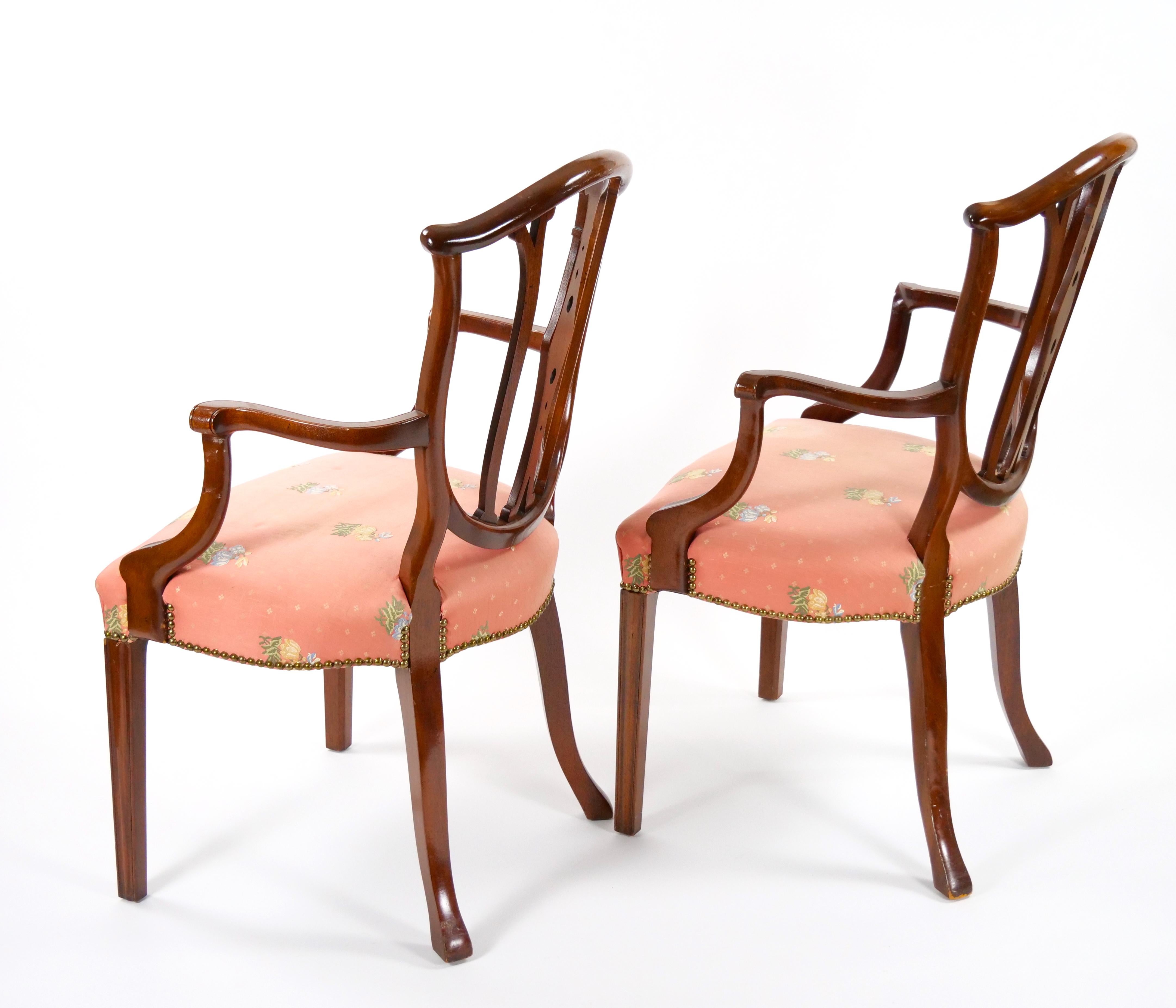 Zehn-Esszimmerstühle-Set aus Mahagoni mit Holzrahmen und gepolstertem Hepplewhite-Stil im Angebot 2