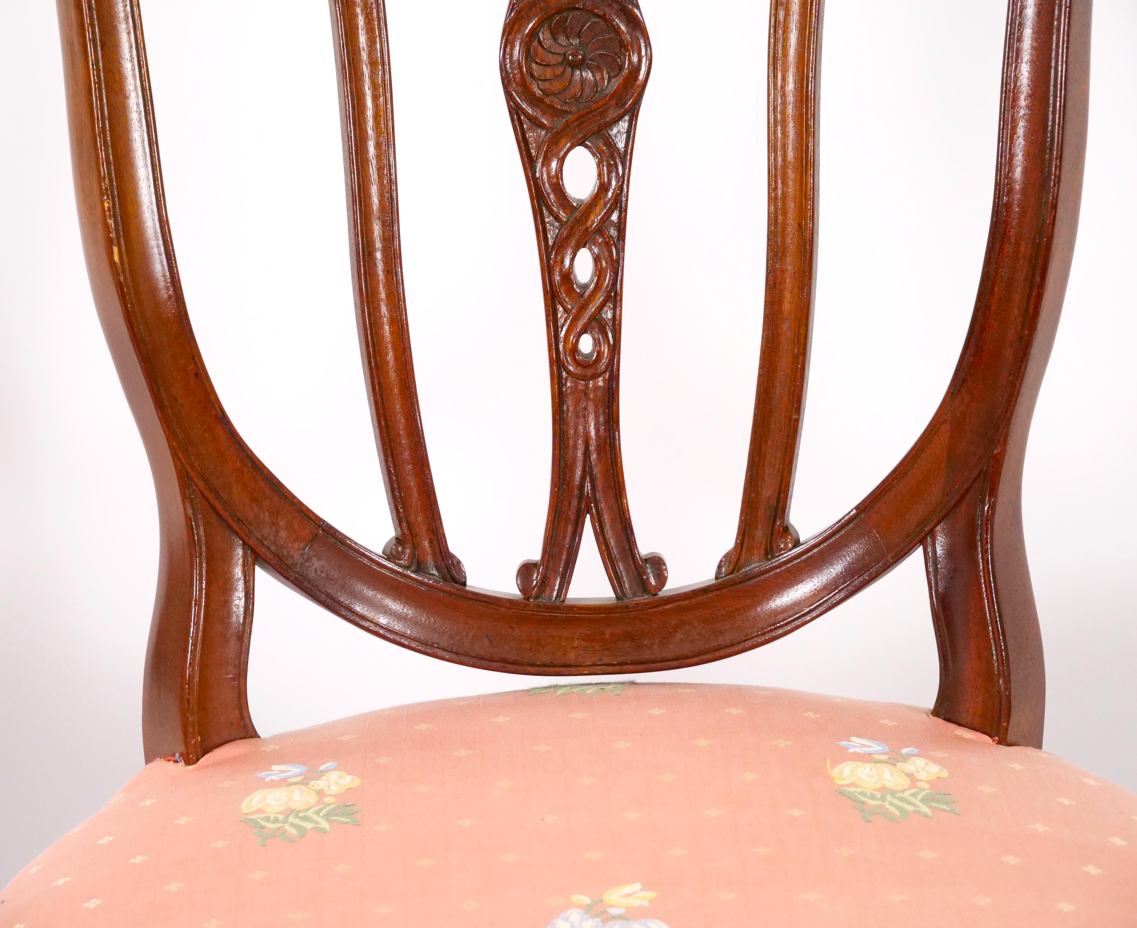 Zehn-Esszimmerstühle-Set aus Mahagoni mit Holzrahmen und gepolstertem Hepplewhite-Stil im Angebot 3