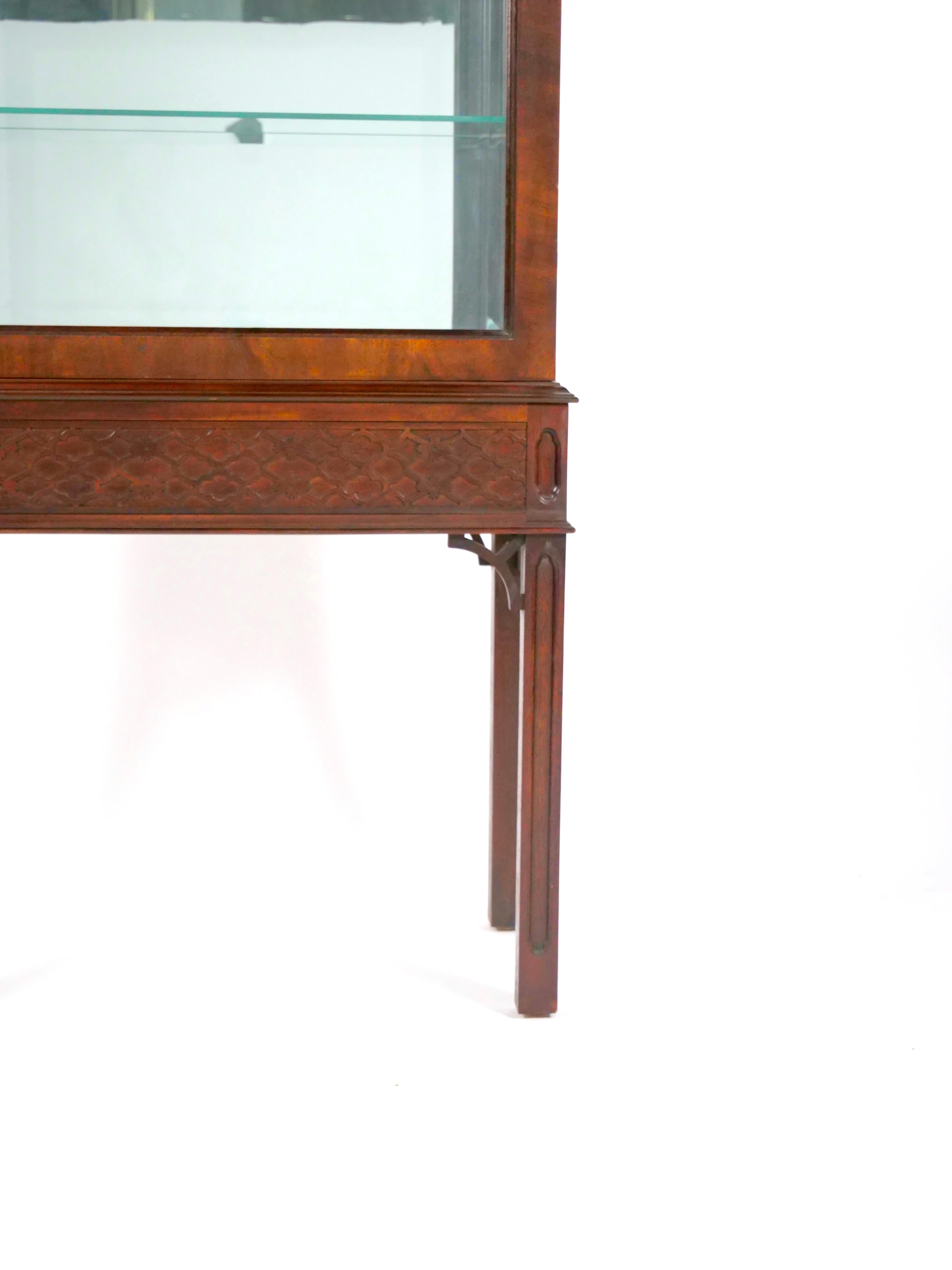 Mahogany Wood Framed Mirrored Back Display Vitrine Cabinet / Three Glass Shelves For Sale 3