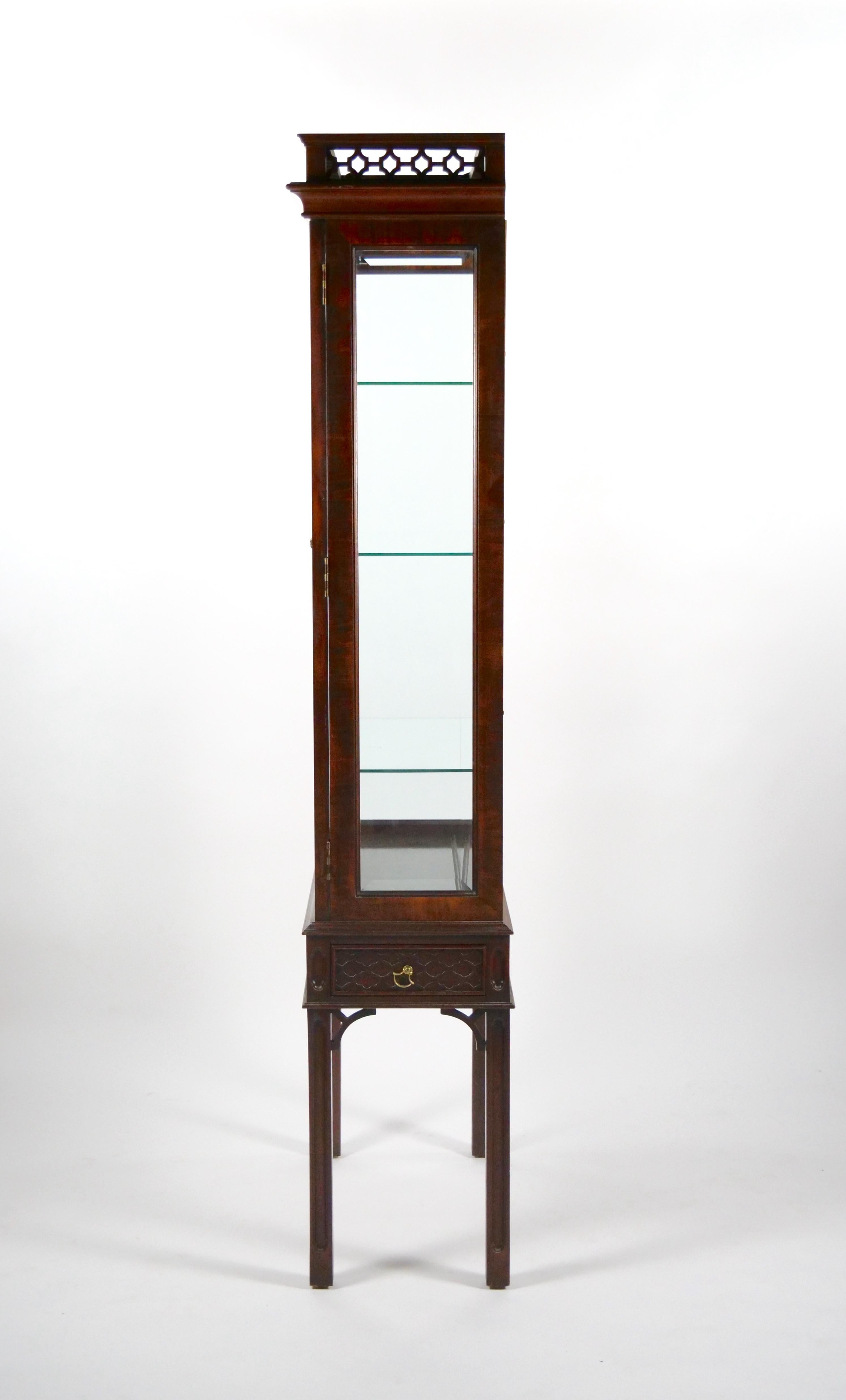 20th Century Mahogany Wood Framed Mirrored Back Display Vitrine Cabinet / Three Glass Shelves For Sale