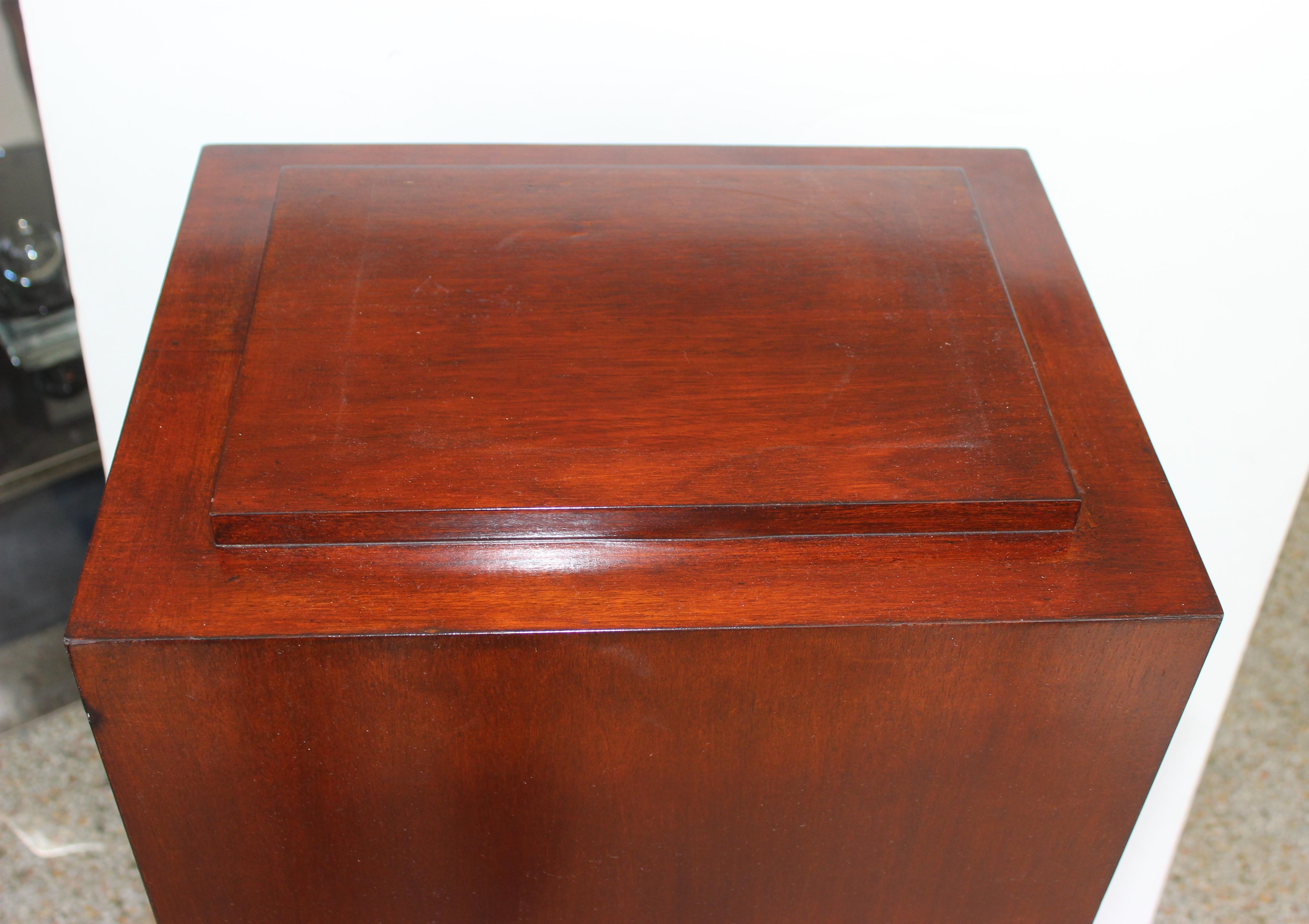 Mahogany Wood Pedestal 6