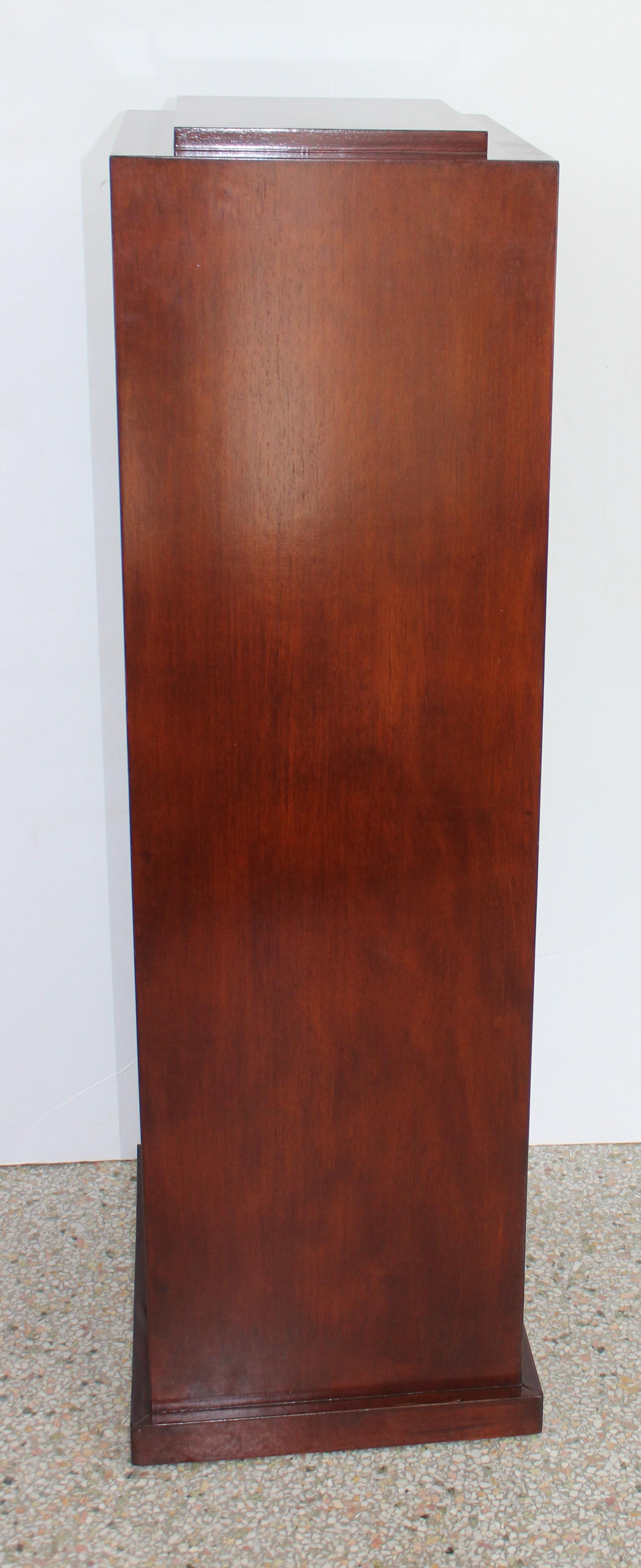 Mahogany Wood Pedestal In Good Condition In West Palm Beach, FL