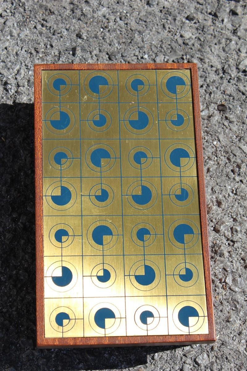 Boîte à tabac en bois d'acajou avec couvercle en laiton doré et bleu, 1970.