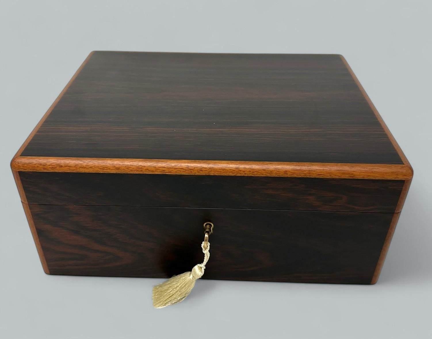 Madera de Caoba Caja Cofre Joyero Vintage Hecho a Mano Manning of Ireland Irlandés Nuevo Moderno
