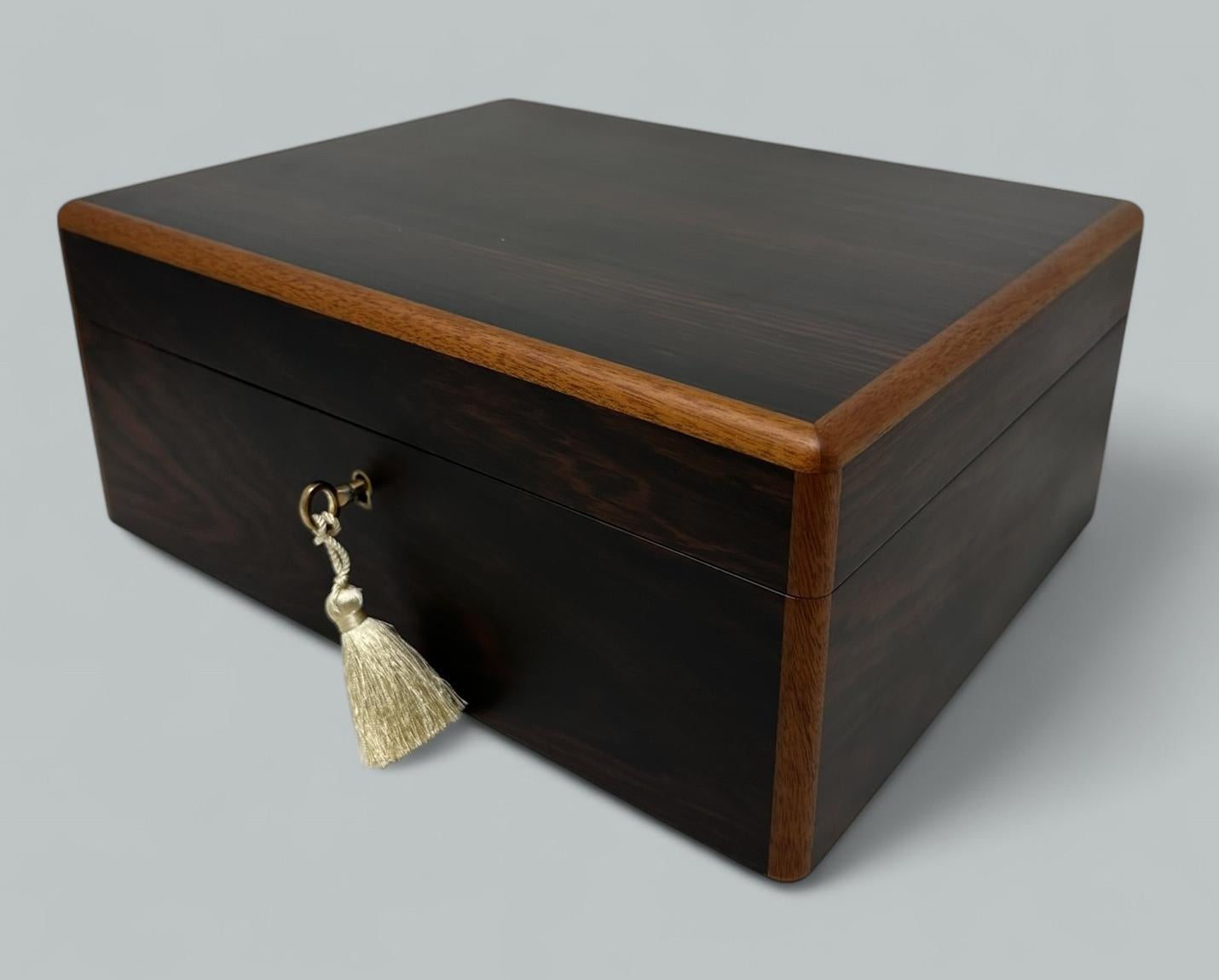 Madera de Caoba Caja Cofre Joyero Vintage Hecho a Mano Manning of Ireland Irlandés Nuevo 1