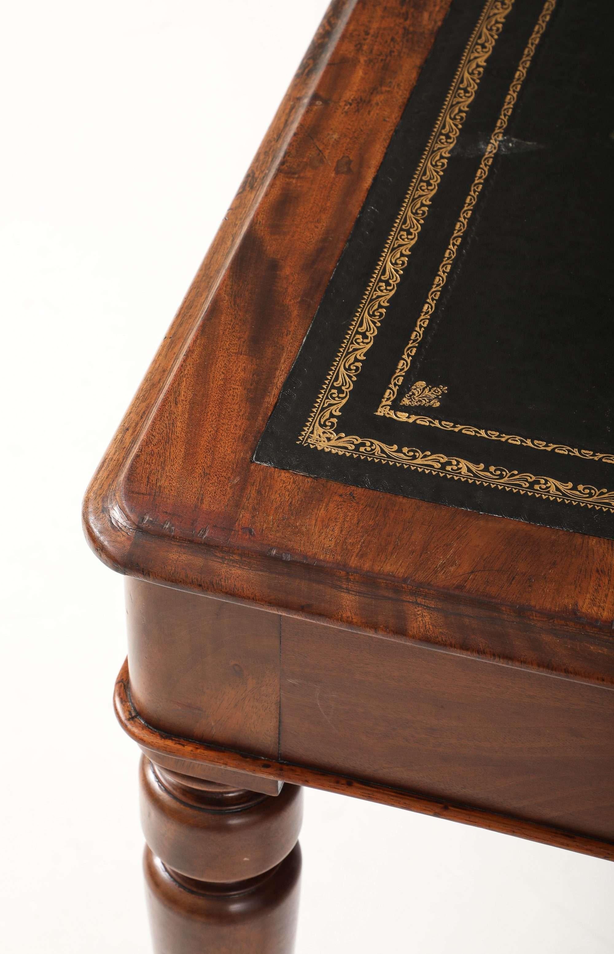Mahogany Writing Desk In Excellent Condition For Sale In New York, NY